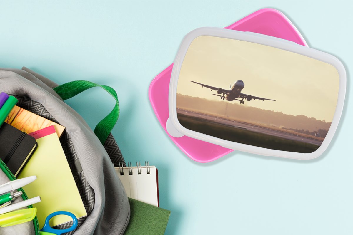 MuchoWow Lunchbox Ein Flugzeug, das Erwachsene, (2-tlg), Kunststoff gerade Brotbox Kinder, Kunststoff, rosa Mädchen, Brotdose Snackbox, für abhebt