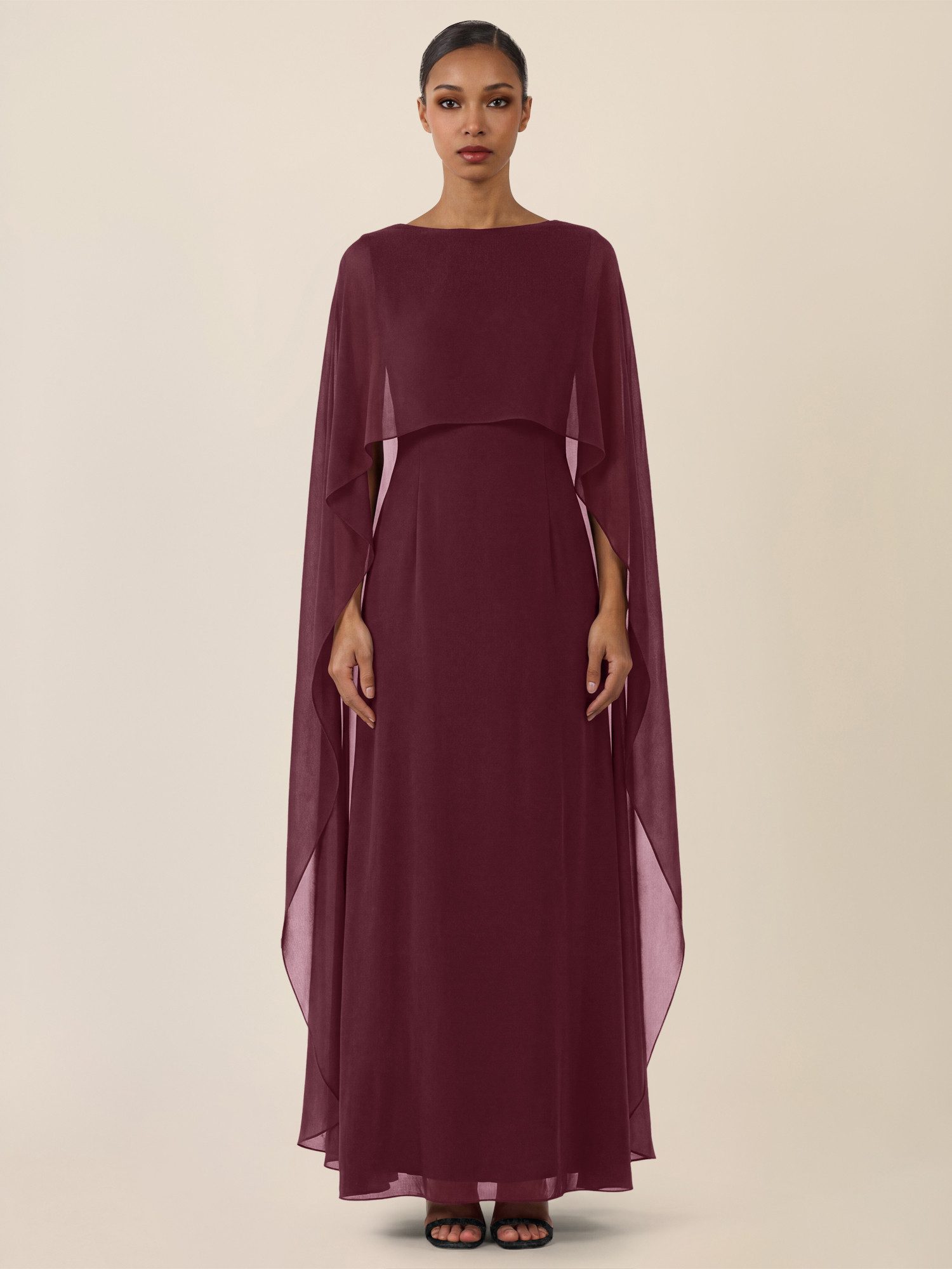 Apart Abendkleid mit Cape