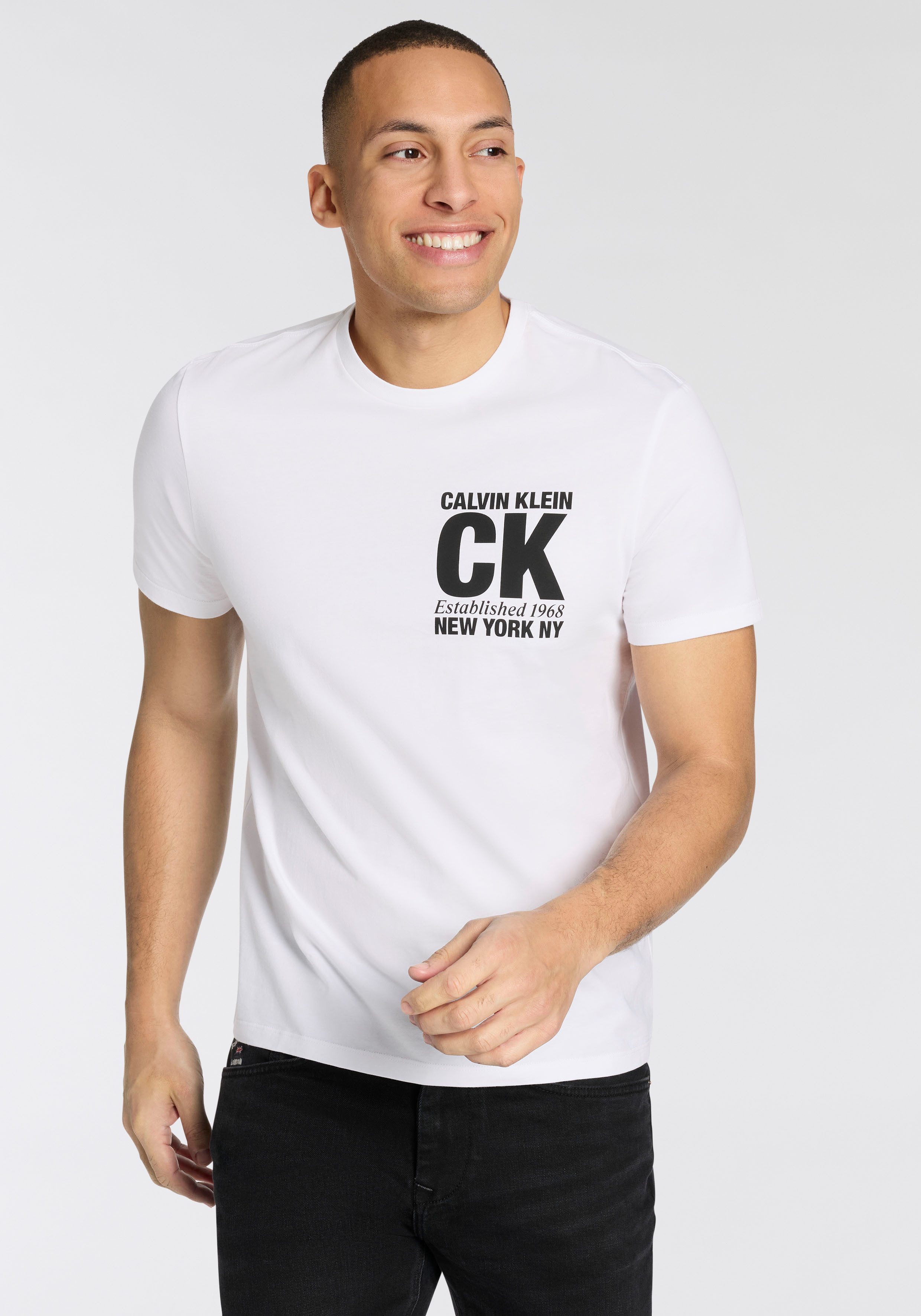 Calvin Klein T-Shirt Regular fit, mit Rundhalsausschnitt