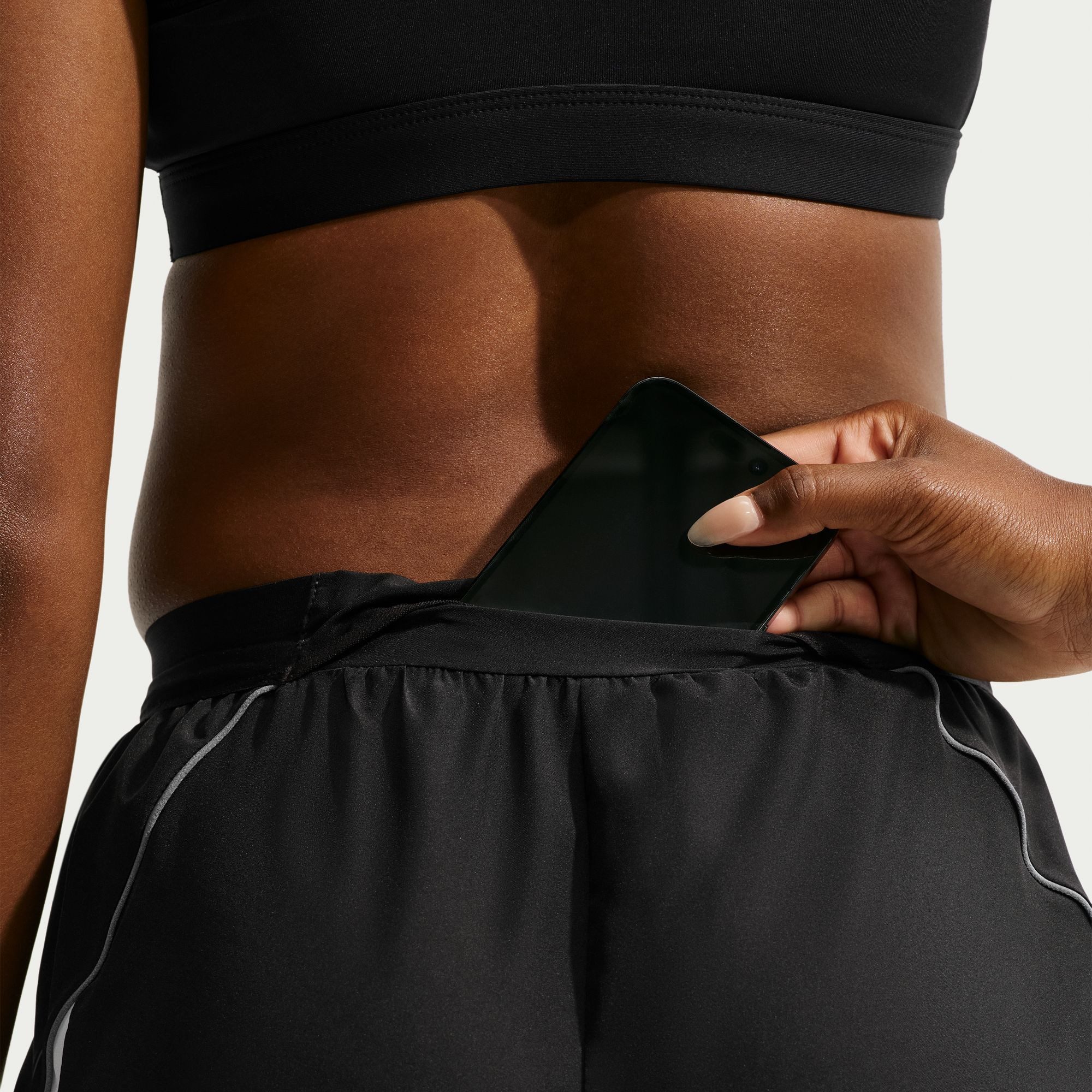 Nike Laufshorts W NK SWOOSH DF SHORT für den Sportbereich, mit Bewegungsfreiheit, sportlicher Schnitt