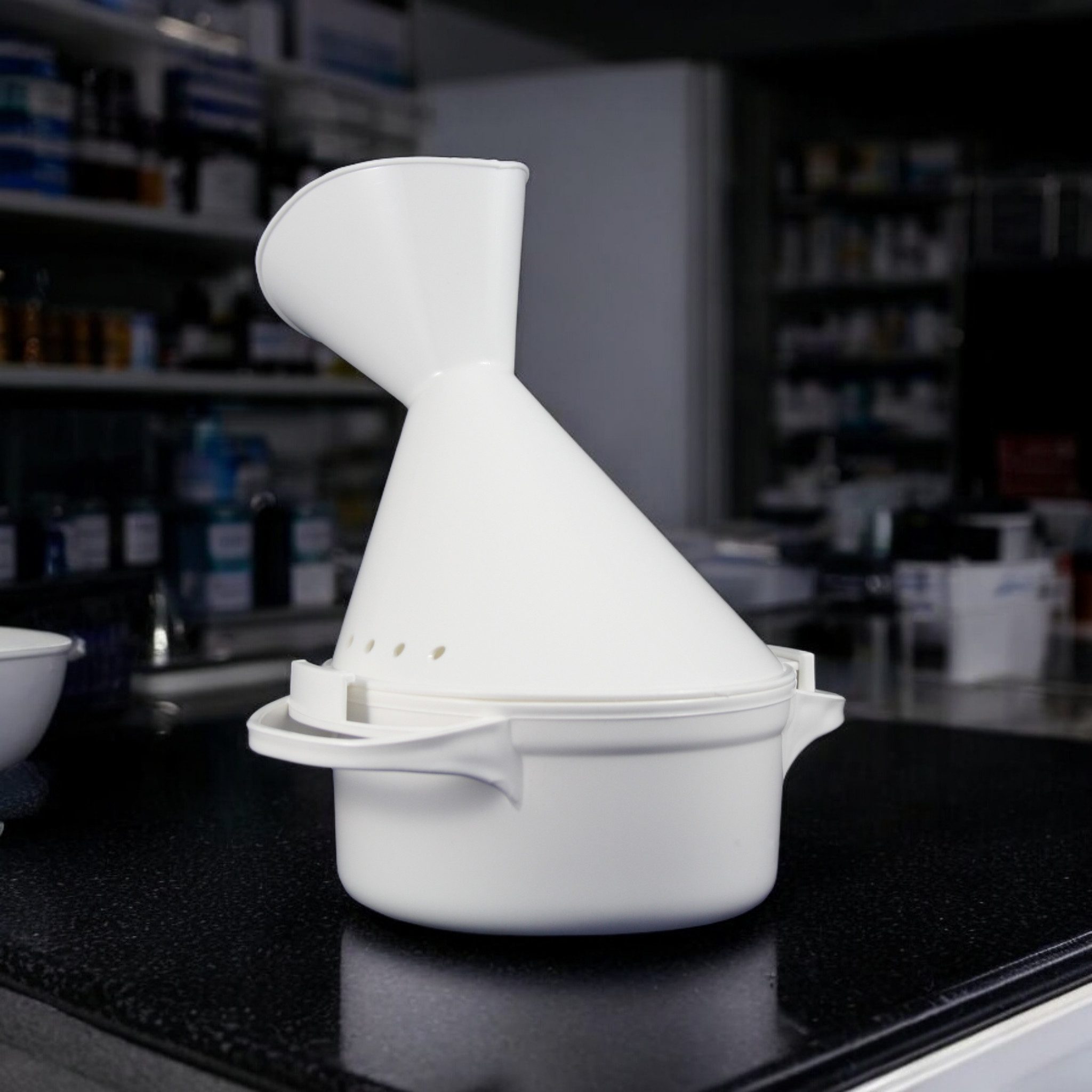 Dr. Junghans Medical GmbH Inhalator Effektiver Inhalator Kunststoff in weiß 2-teilig, Robust, Effizient, leicht zu handhaben