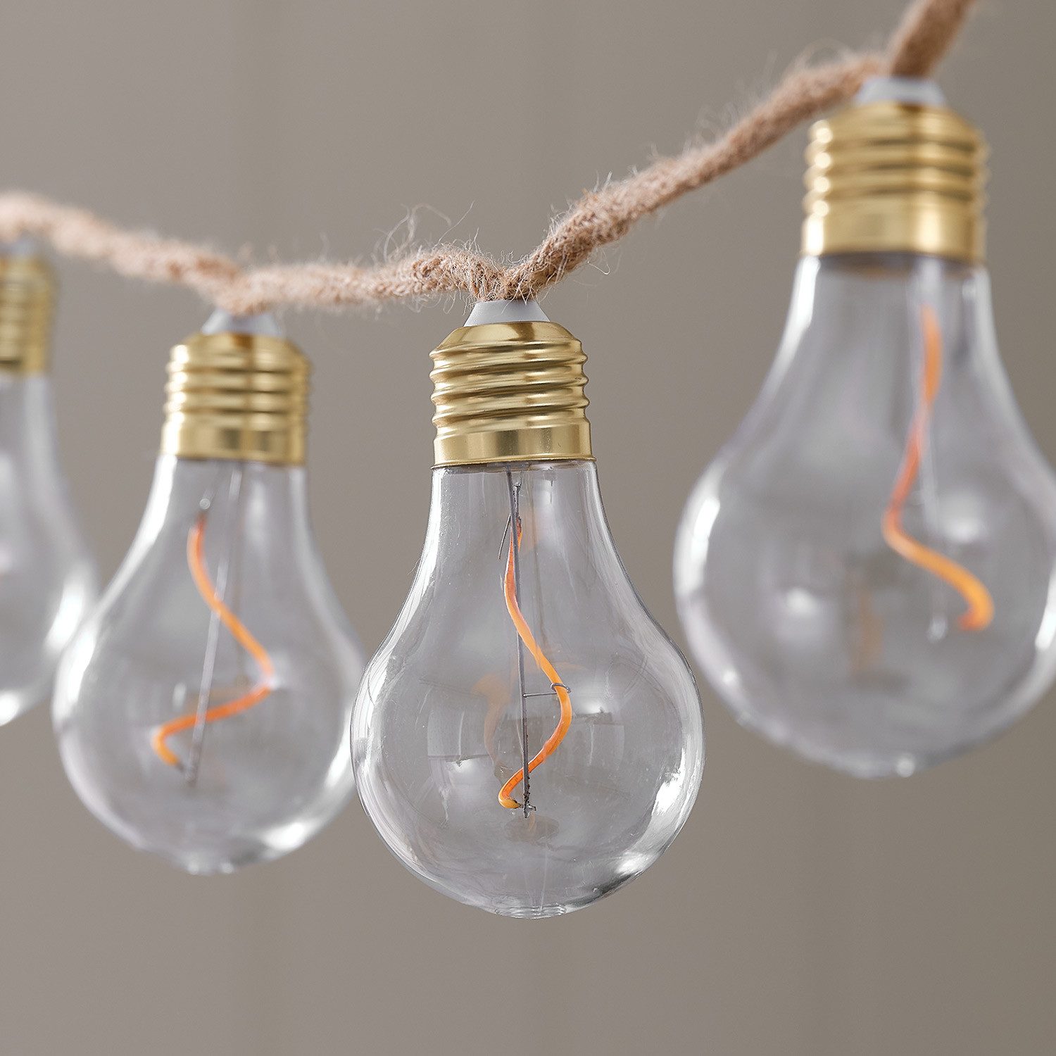 Lights4fun LED-Lichterkette 10er transparente Glühbirnen-LED-Lichterkette auf Naturseil mit Timer