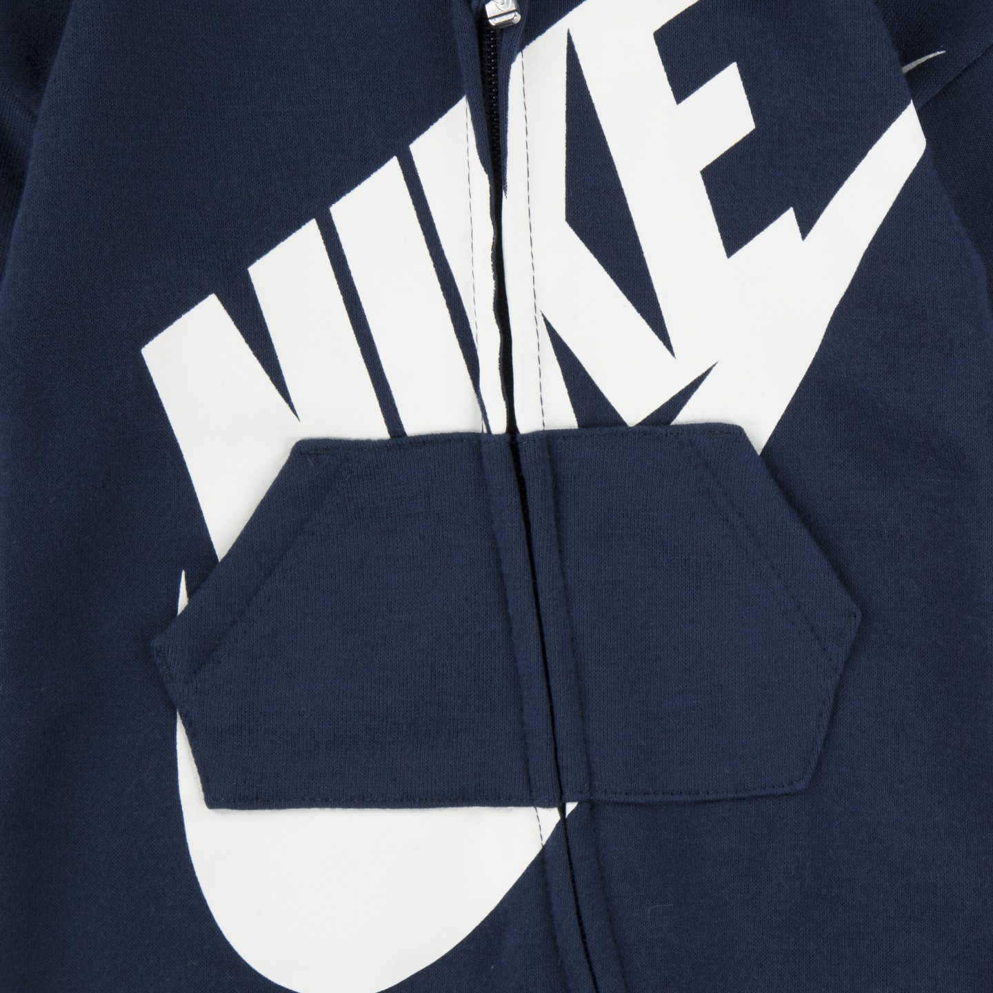 Nike Sportswear Strampler NKN SUSTAINABLE COVERALL mit asymmetrischem, durchgehendem Reißverschluss vorn