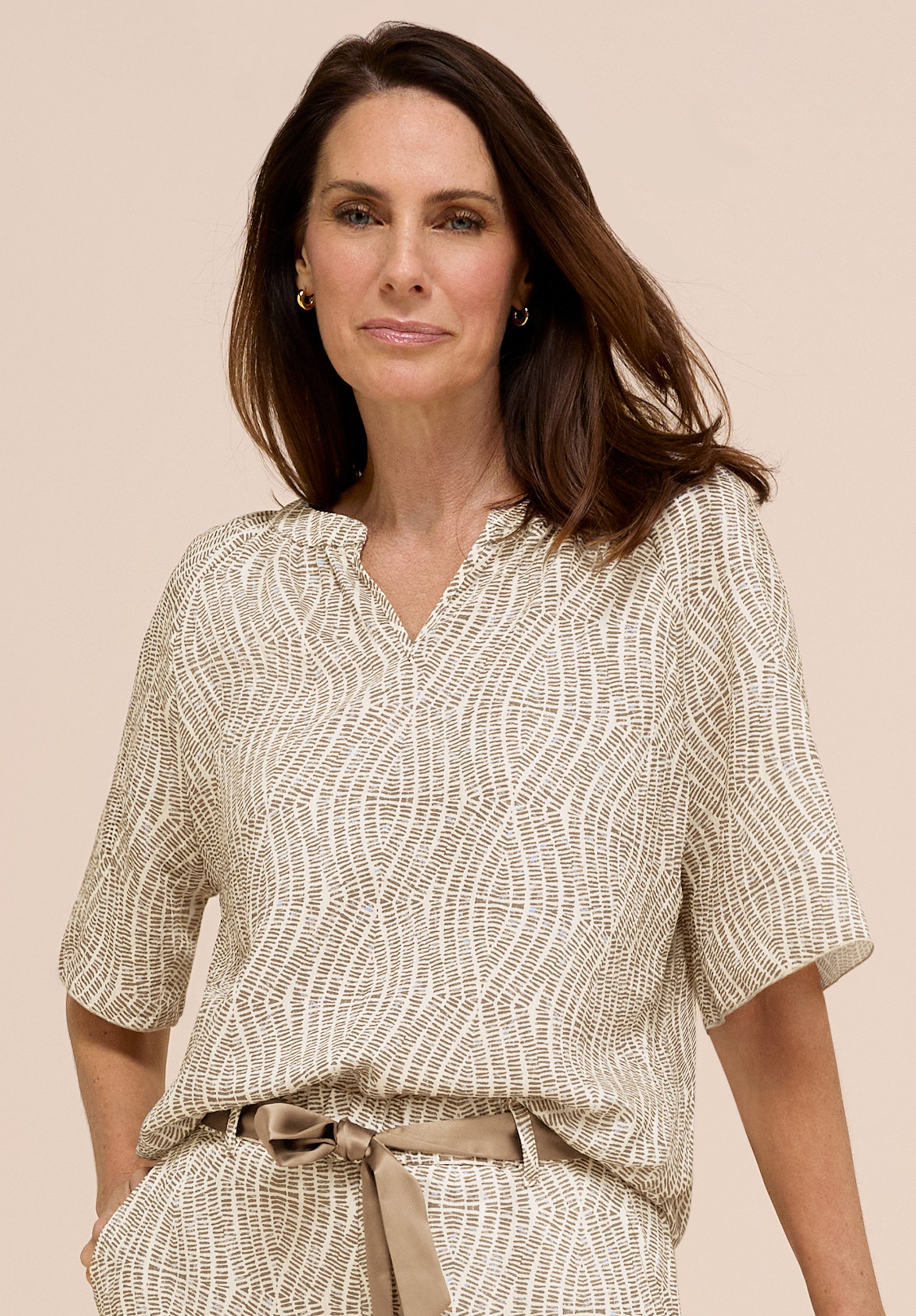 bianca Schlupfbluse RANI in tonigem Minimalprint