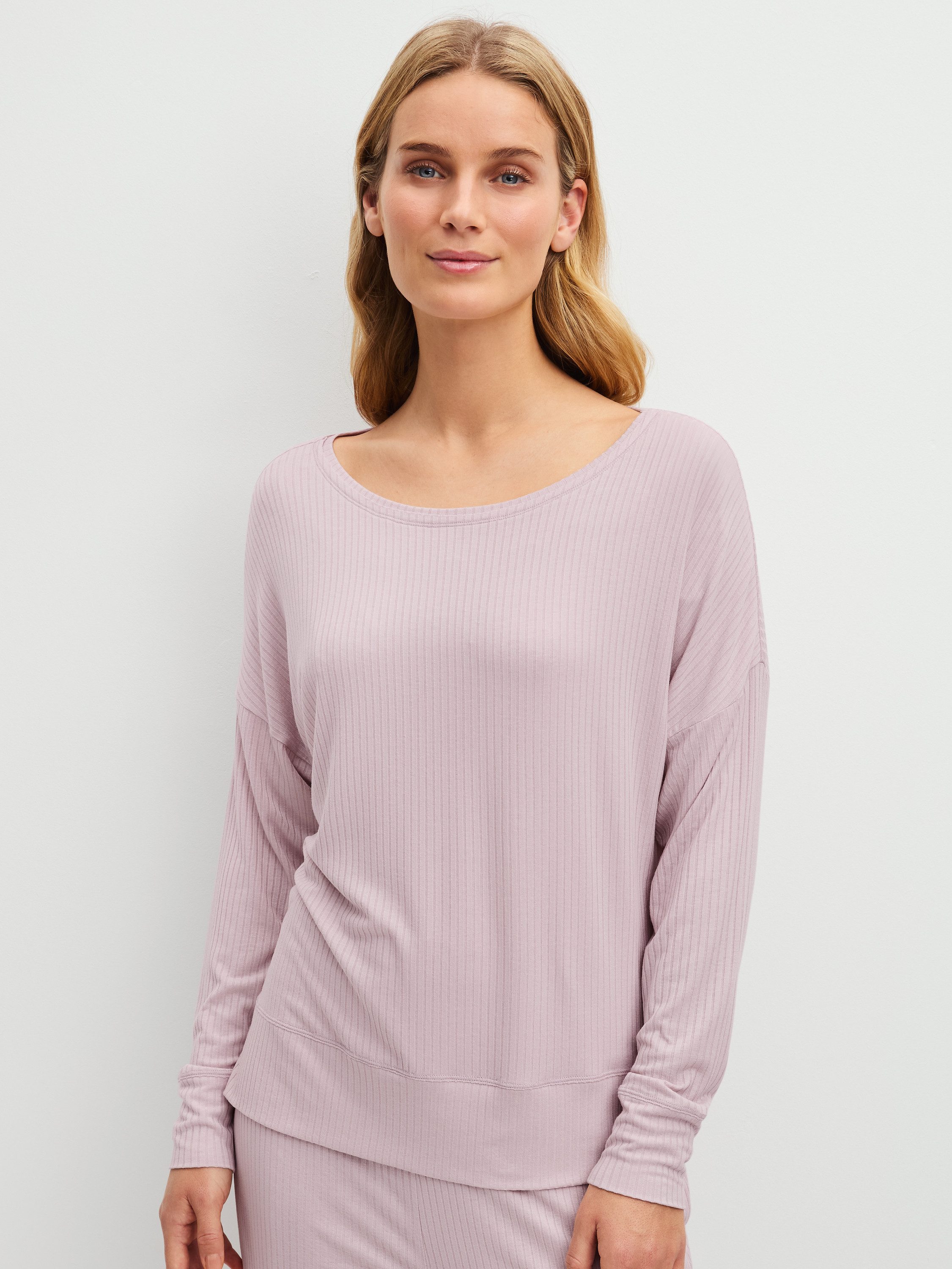 CALIDA Langarmshirt Feminine Lounge Damen (1-tlg) Seidig weich, leicht, temperaturausgleichend