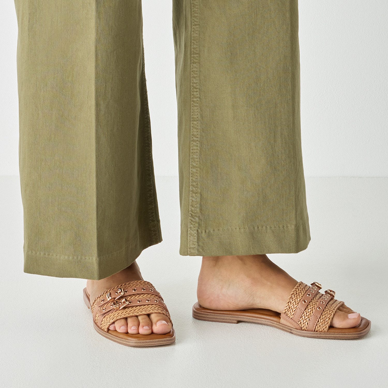 Tamaris Pantolette Blockabsatz, Sommerschuh, Schlüpfschuh mit modischen Zierschnallen