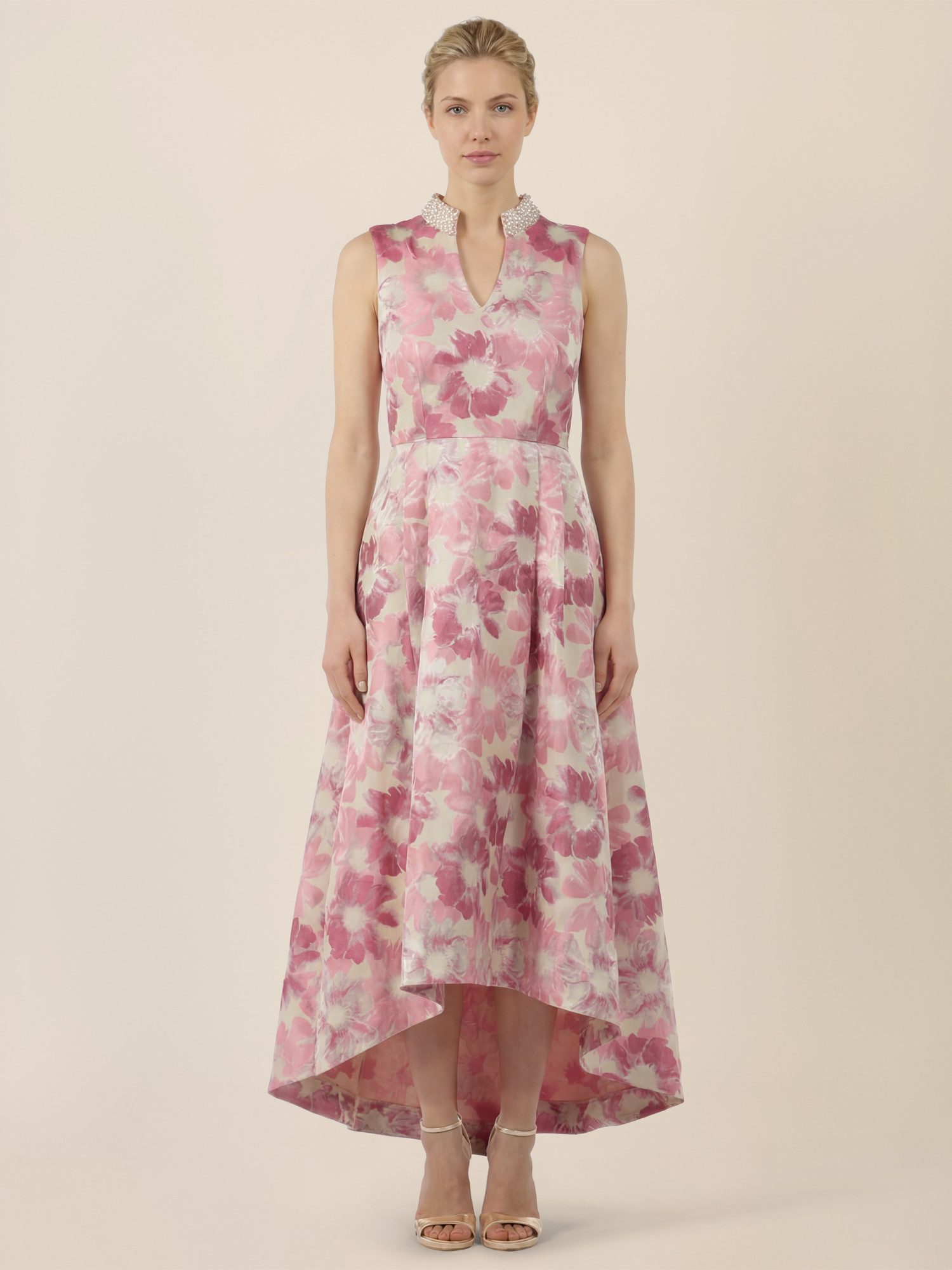 Apart Cocktailkleid mit Perlenkragen und Blütenjacquard