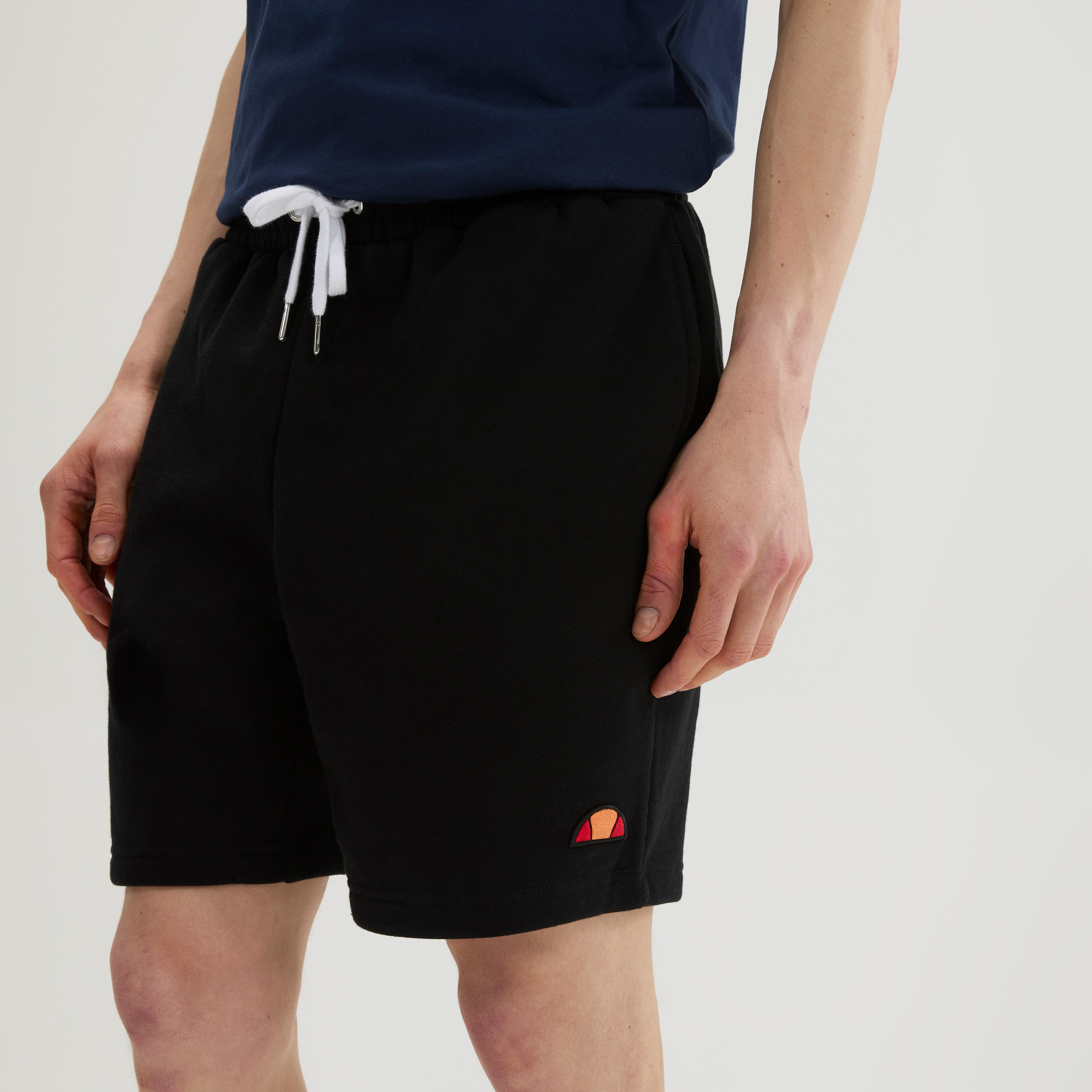 Ellesse Sweatshorts ISLINGTON SHORT aus Baumwolle und Polyester, bequeme Passform