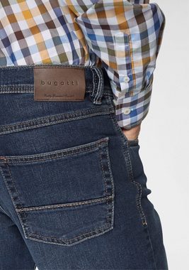 bugatti 5-Pocket-Jeans Regular-fit, 2farbige Kontrastnähte