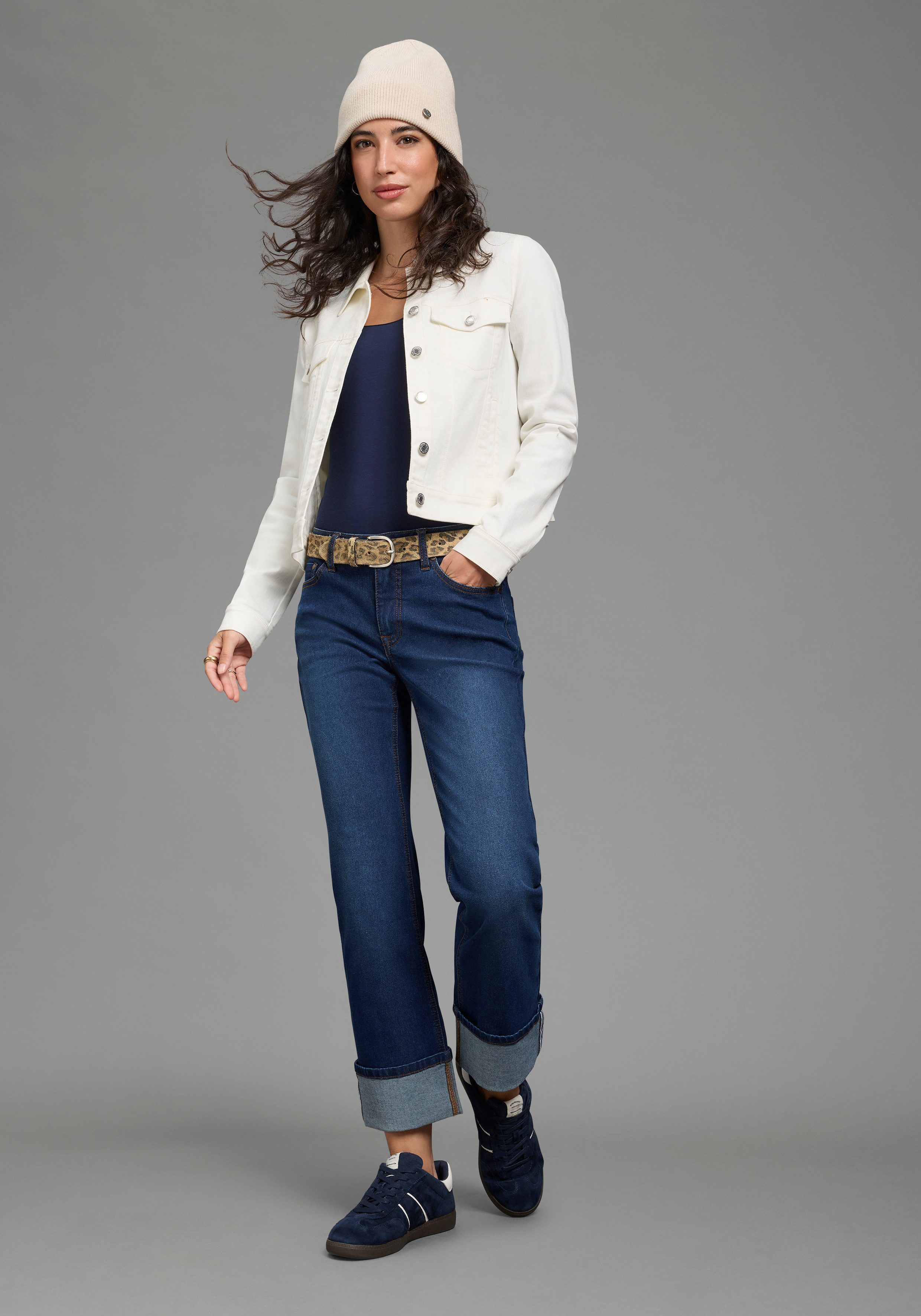 Zum Outfit 9