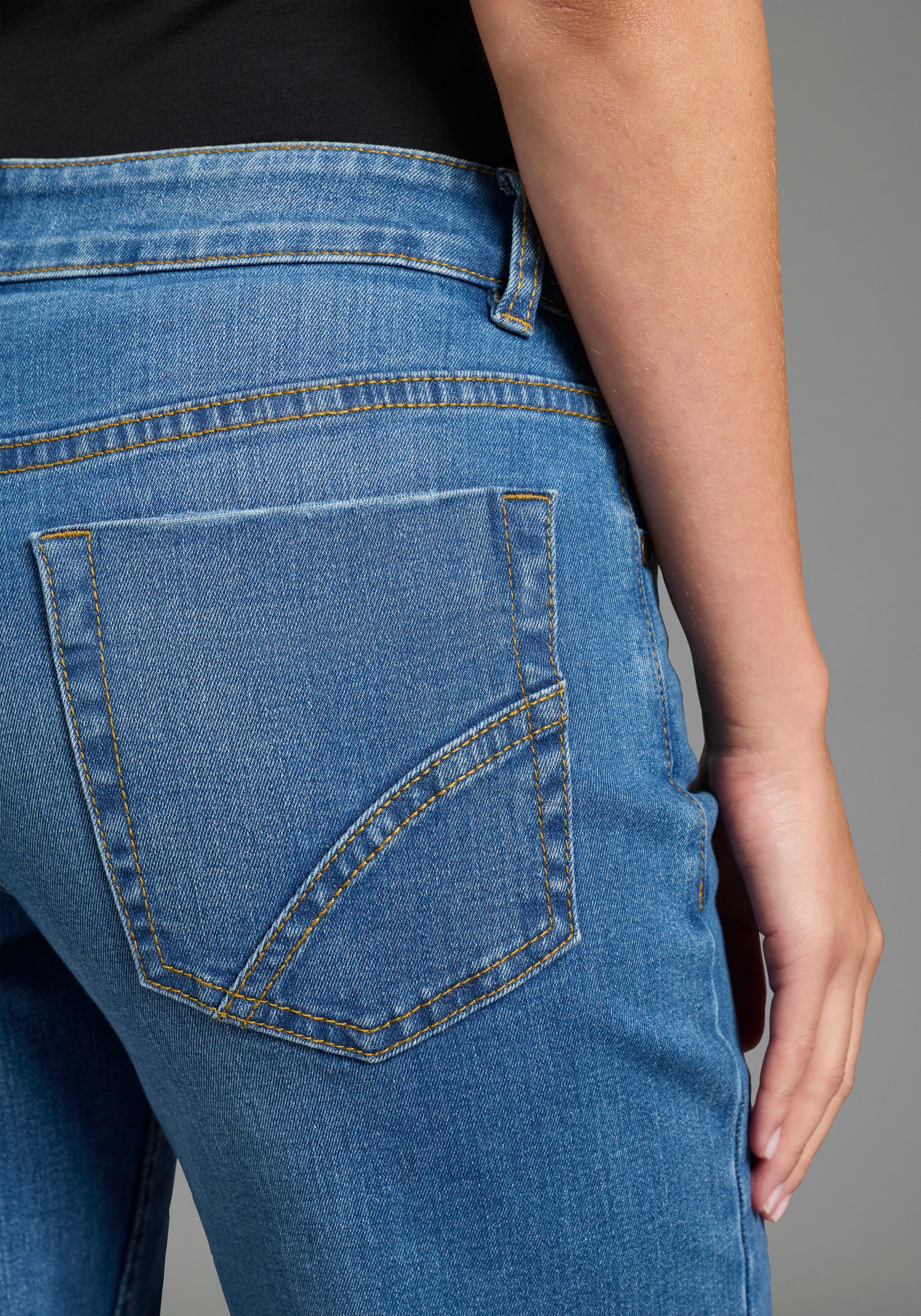 Arizona Weite Jeans mit modischem Beinverlauf mit geradem Beinverlauf, knöchellange Schnittform, normale Leibhöhe
