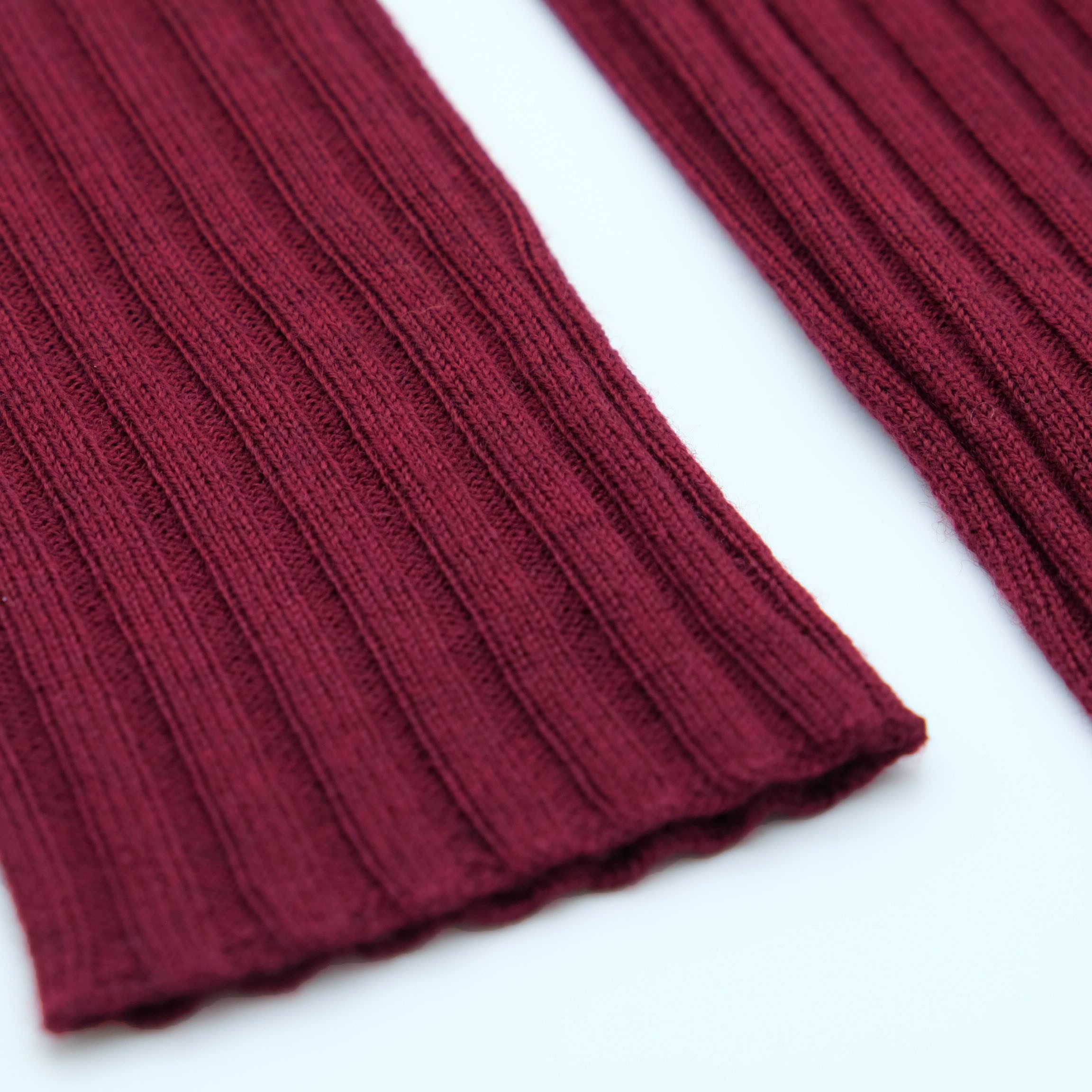 BEAZZ Armstulpen Armstulpen Damen, Pulswärmer, 100% WOLLE Merino dunkles merlot-rot (mit Daumenloch) Feinstrick, warm und weich