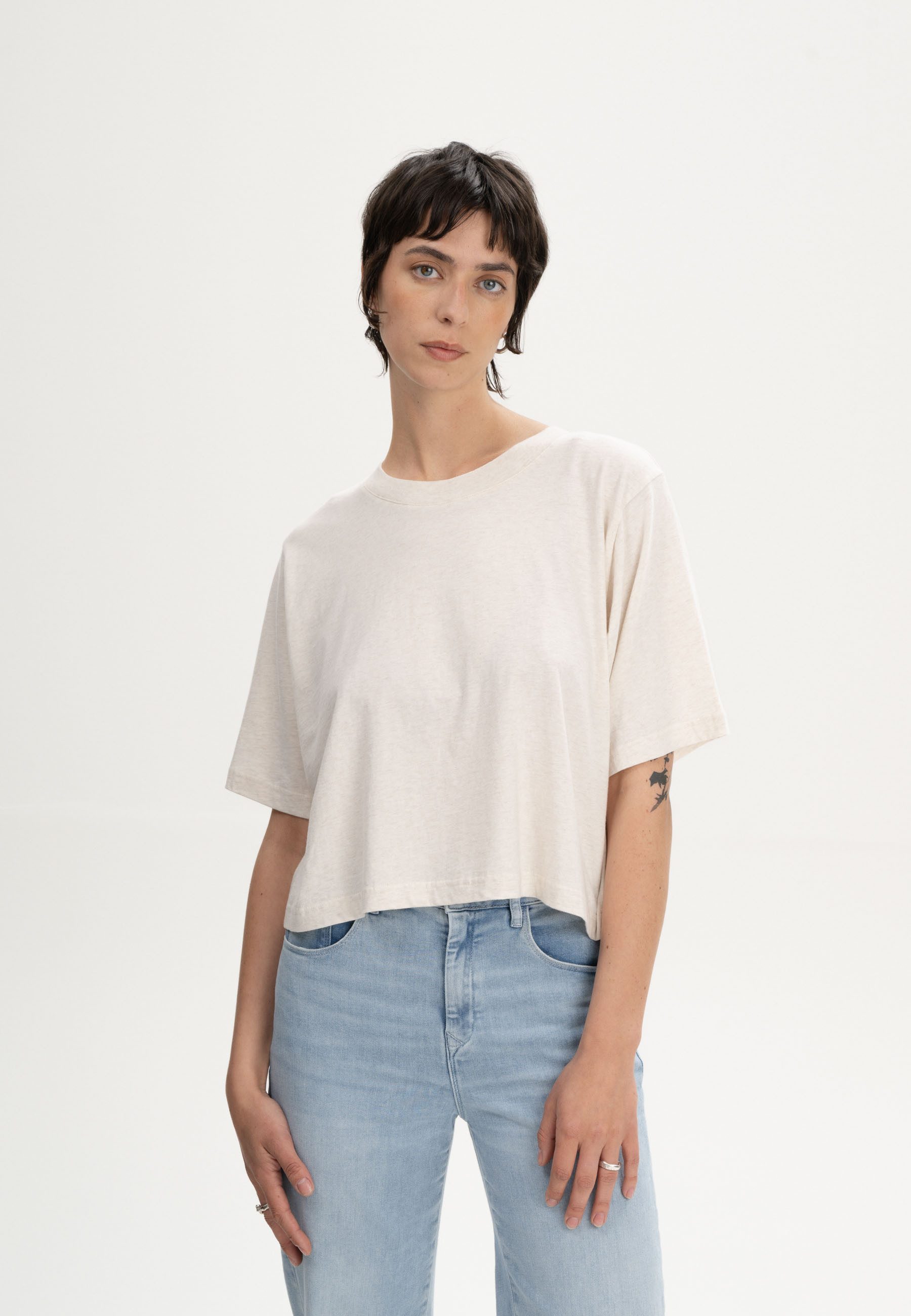 MELA Kurzarmshirt Cropped T-Shirt Style DESNA Fein gerippter Kragen