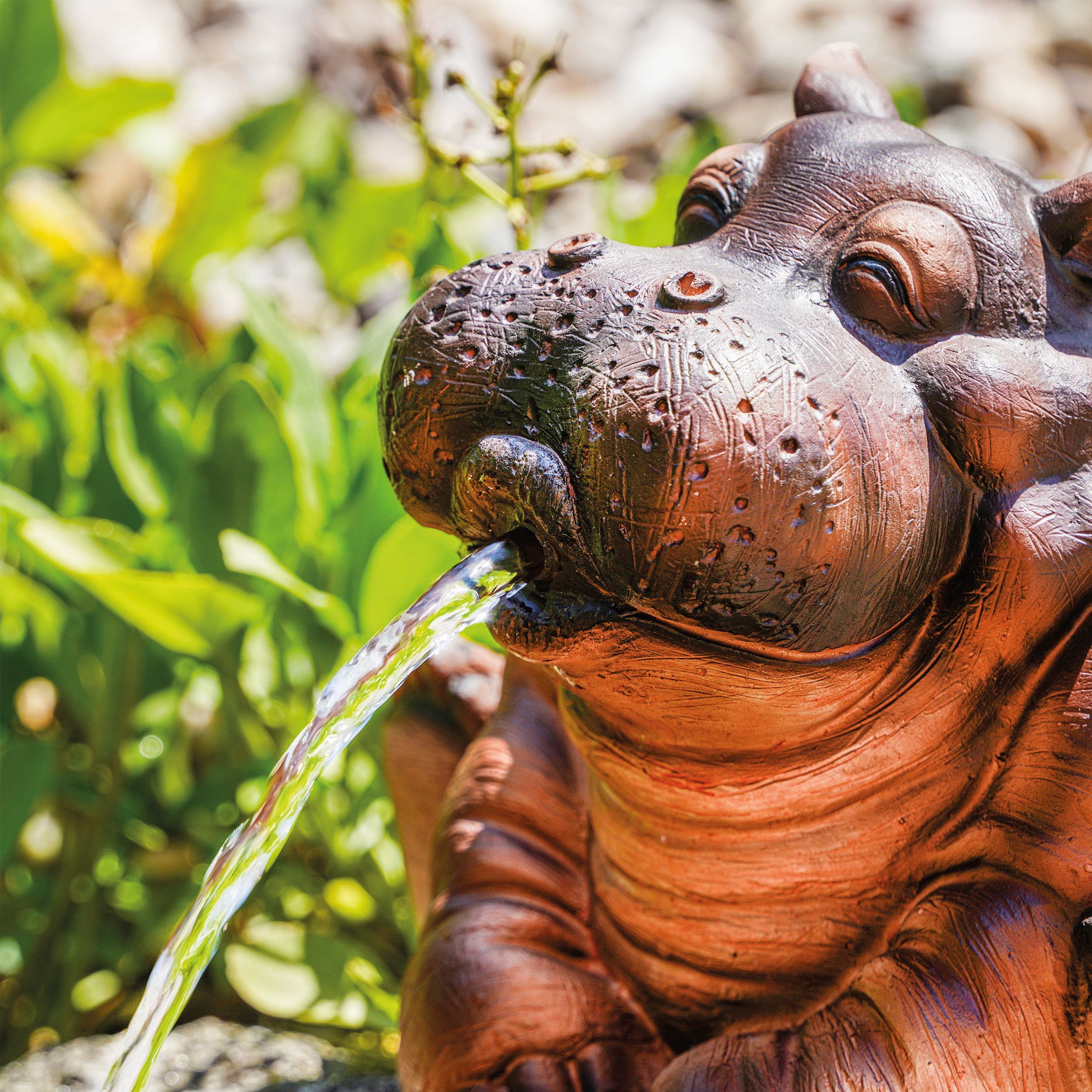 esotec Wasserspeier Figur sitzendes Flusspferd Hippo mit Schlauch 1,5m, 25x22x26cm 100740 (Komplettset) – Bild 3 von 5