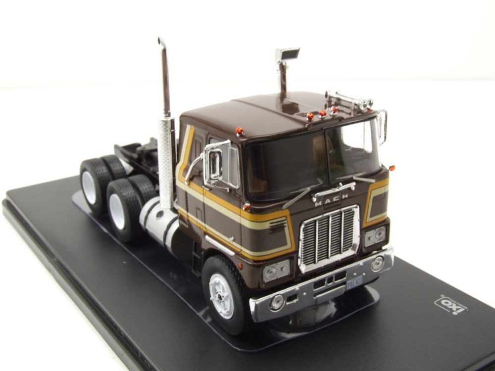 ixo Models Modellauto Mack Serie F Zugmaschine 1977 braun, Maßstab 1:43