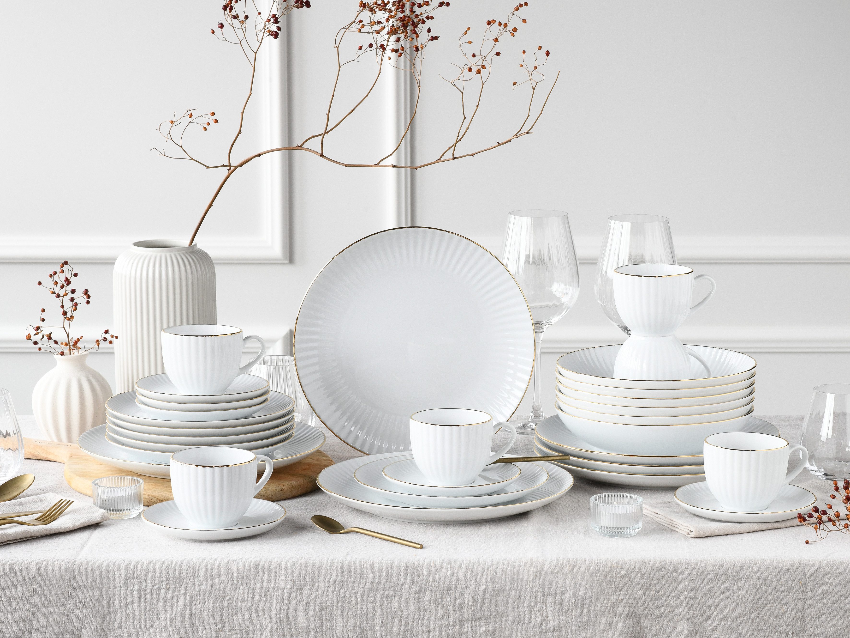 CreaTable Kombiservice Allegra Goldband, Service 30-tlg. (30-tlg), 6 Personen, Porzellan, Klassisch, Elegant, Von Hand gemalter Goldrand