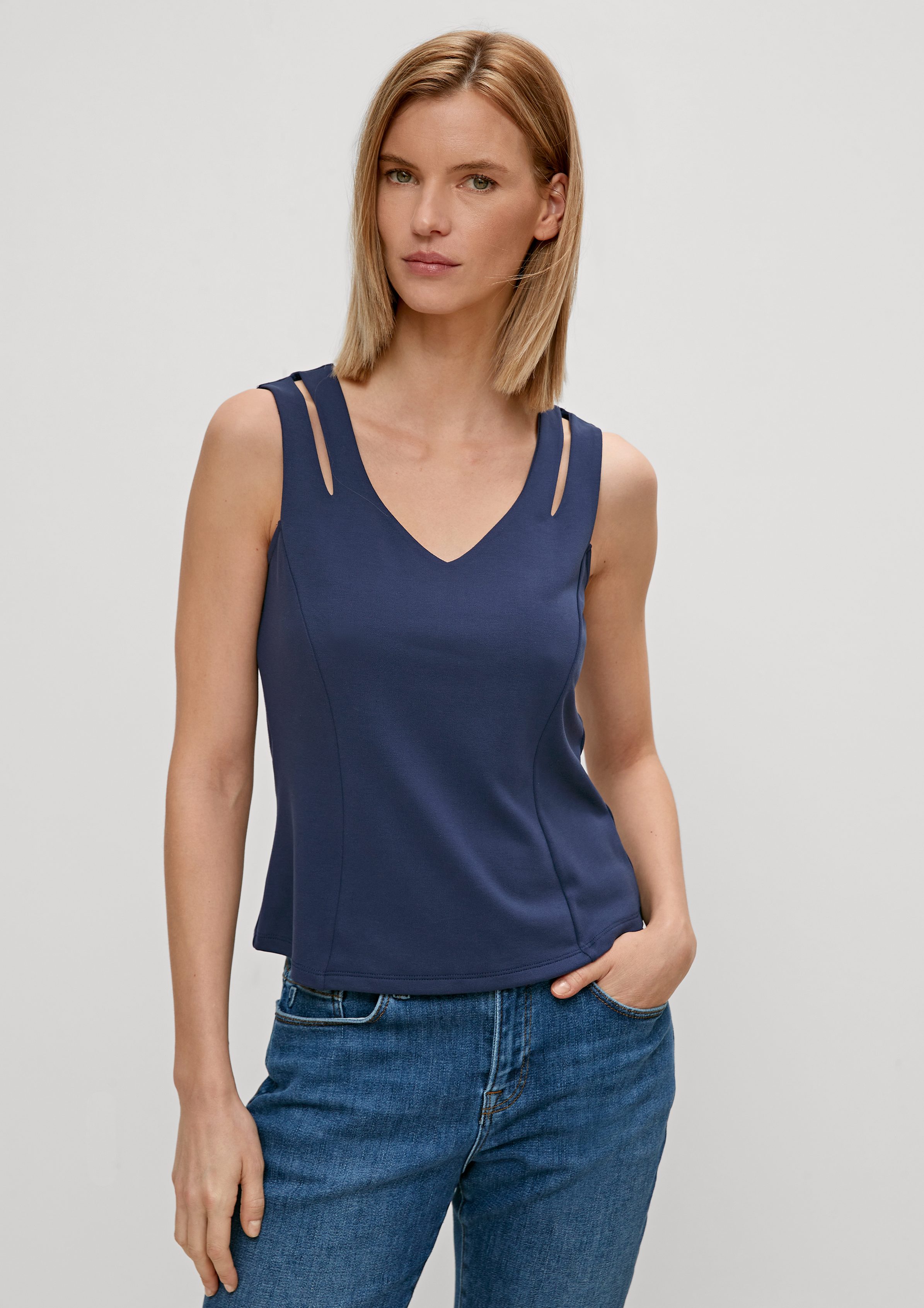 Top Shirttop ink Out Cut Comma mit Cut-out-Trägern