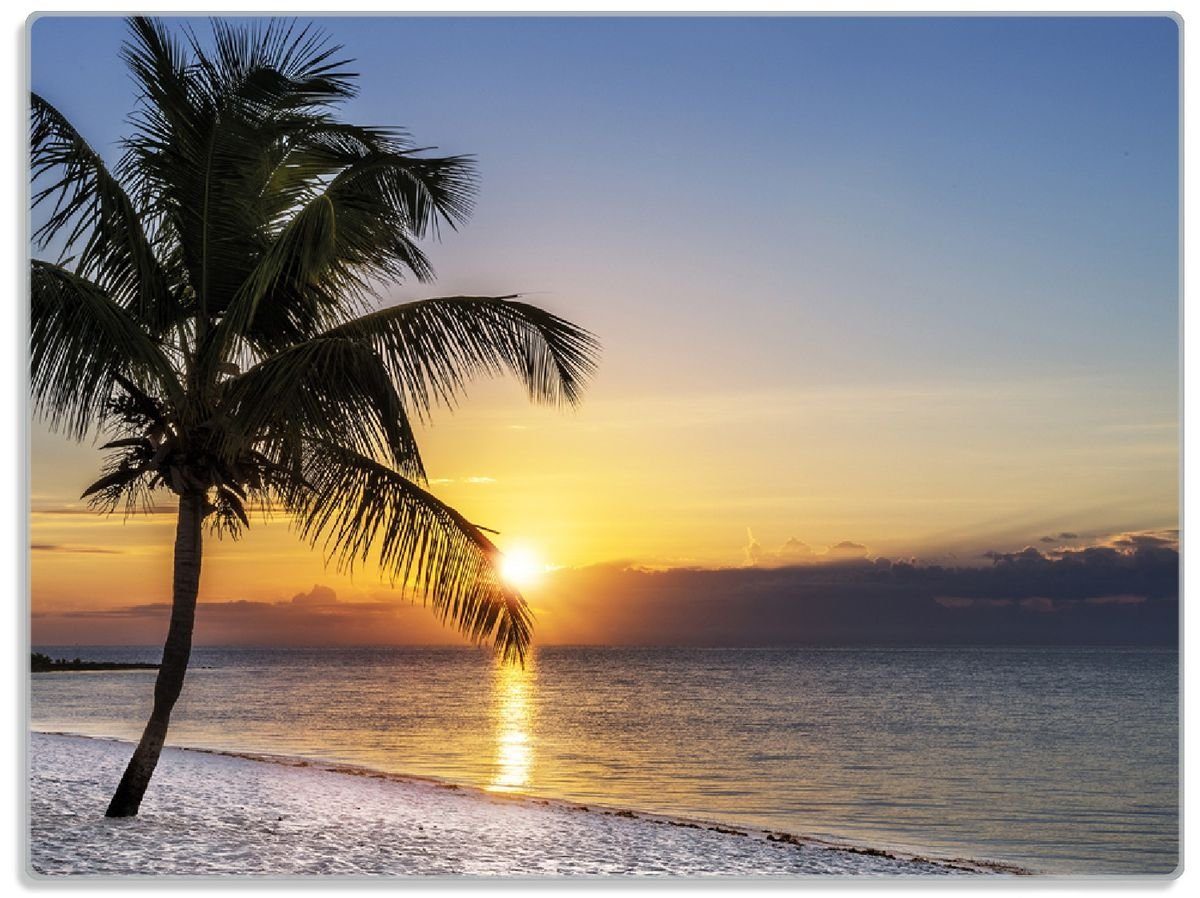 Wallario Schneidebrett Palme am Strand - Sonnenuntergang über dem Meer, ESG-Sicherheitsglas, (inkl. rutschfester Gummifüße 4mm, 1-St), 30x40cm