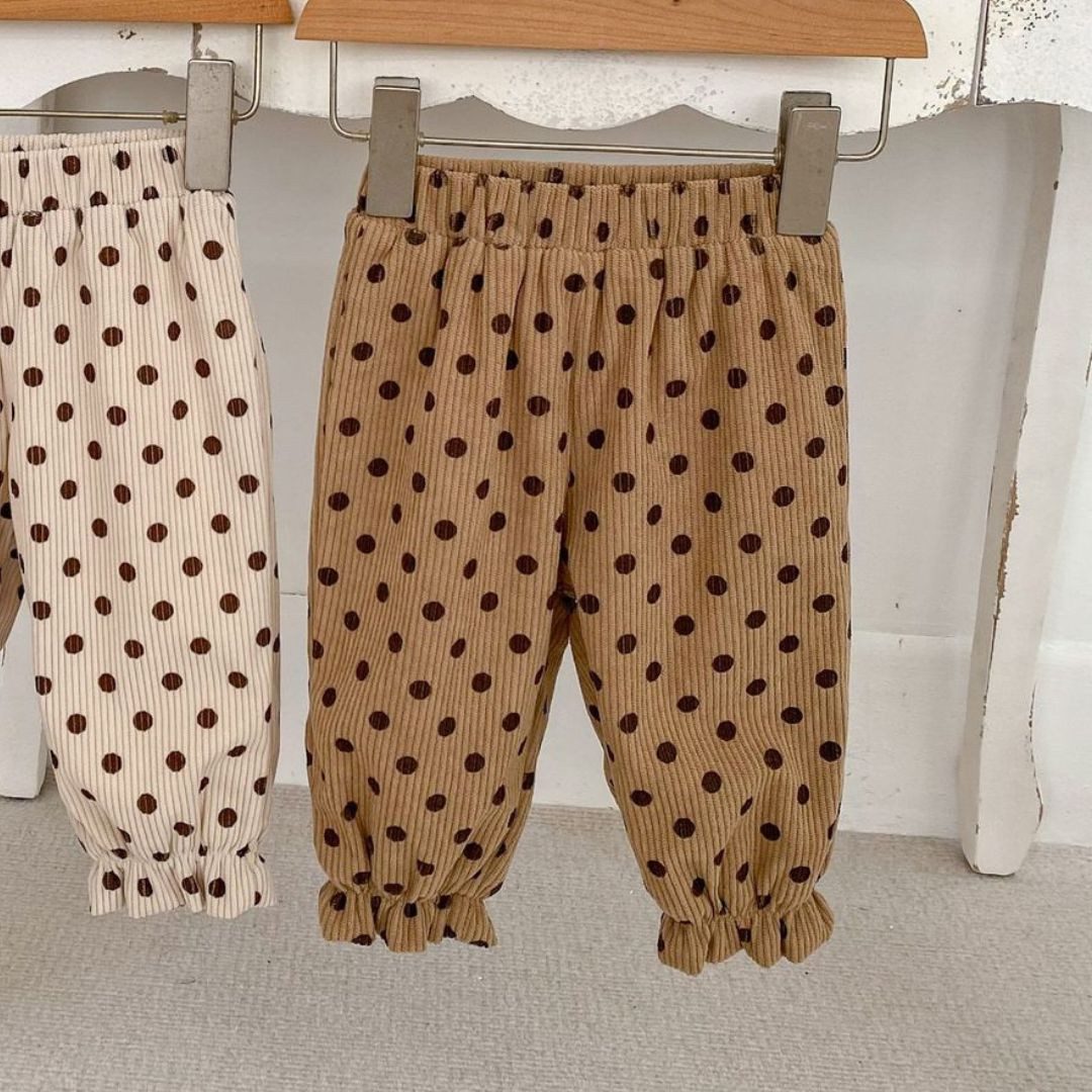 suebidou Cordhose Wunderschöne Hose mit Punkten toffee für Kinder nachhaltig, kreativ