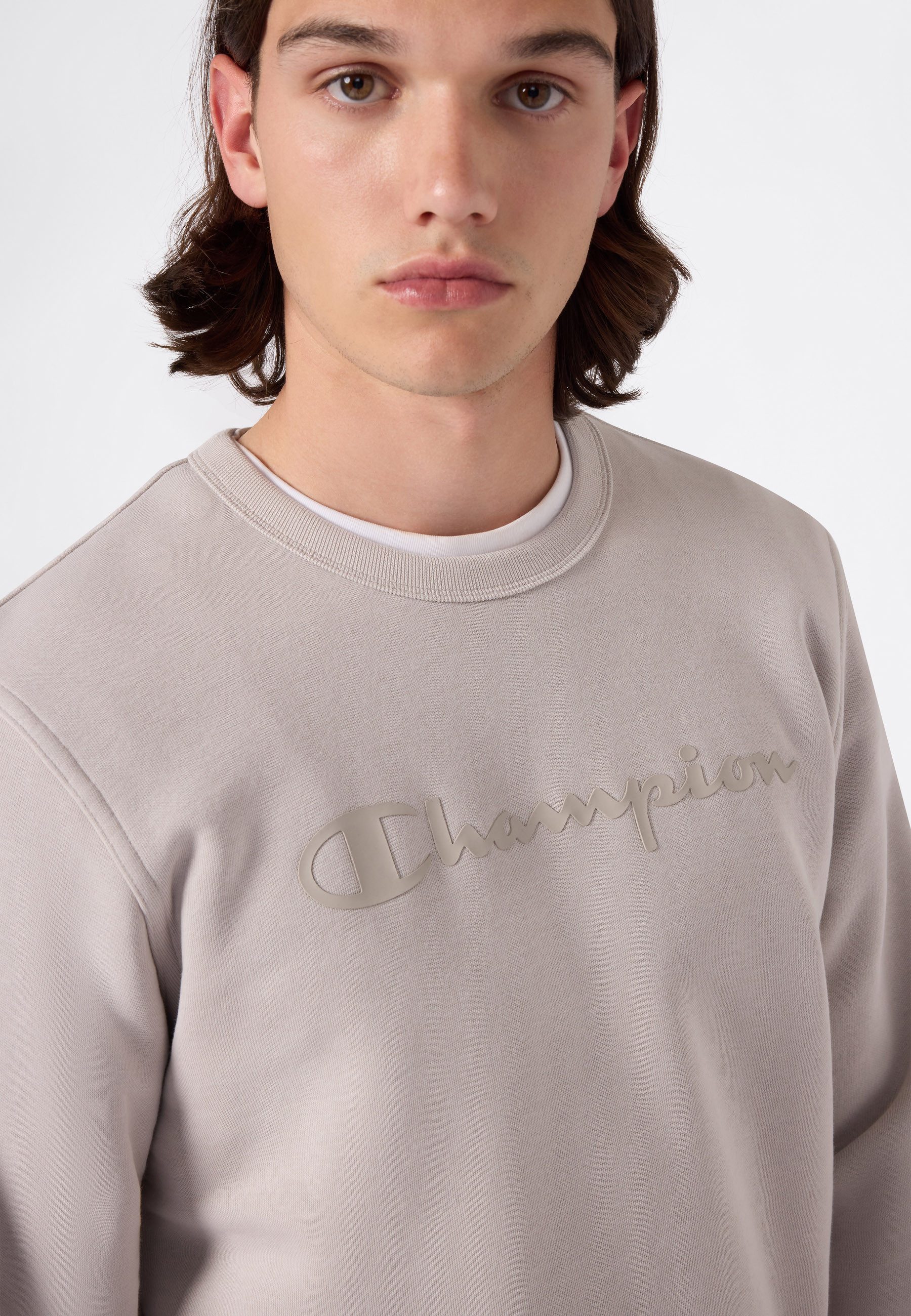 Champion Sweatshirt SPORTWEAR CREWNECK Standard Fit Langarm-Design, aus Baumwolle und Polyester, Standard Fit