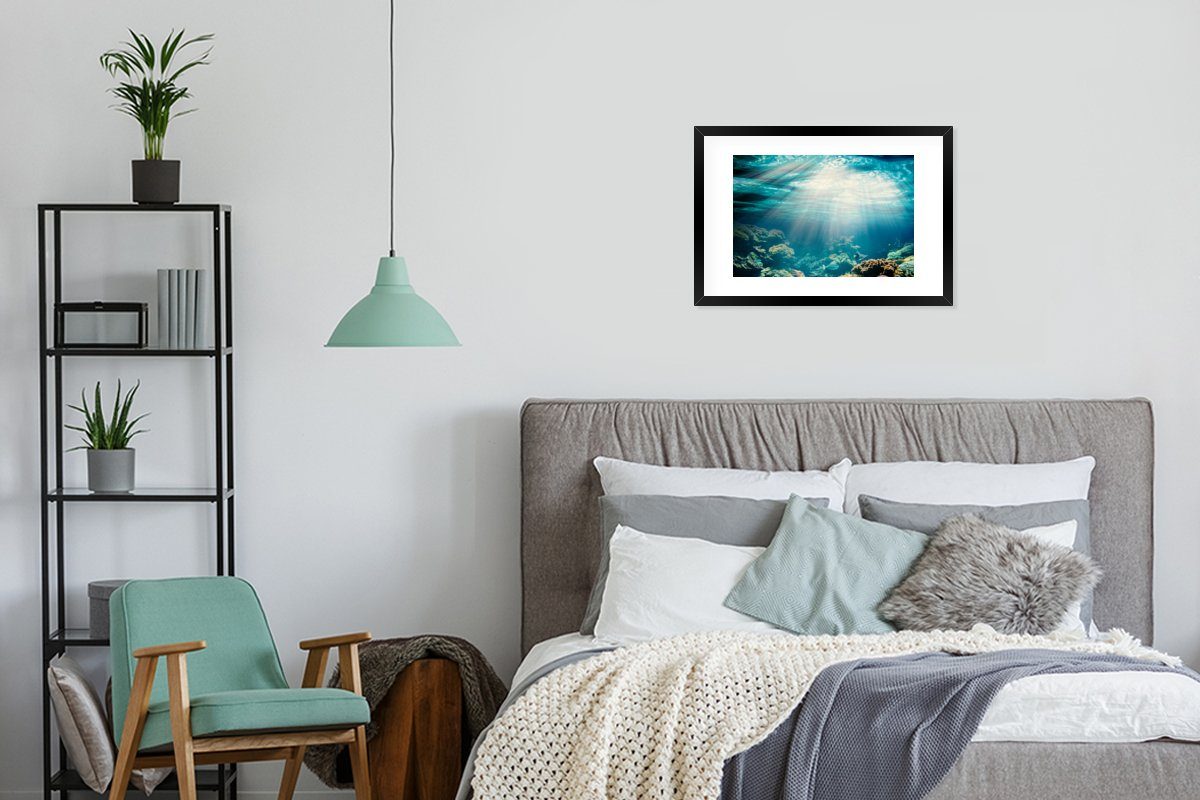 Rahmen, Koralle Sonne, - Meer - Gerahmtes Poster, Bilderrahmen Kunstdruck, St), (1 Schwarzem MuchoWow mit Poster
