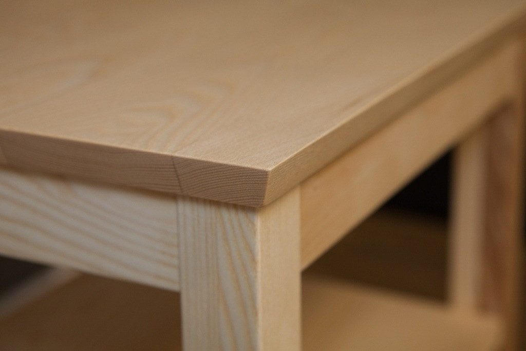 geborgenschlafen Nachttisch Massivholz Eiche, Esche & Kernbuche - EMMI