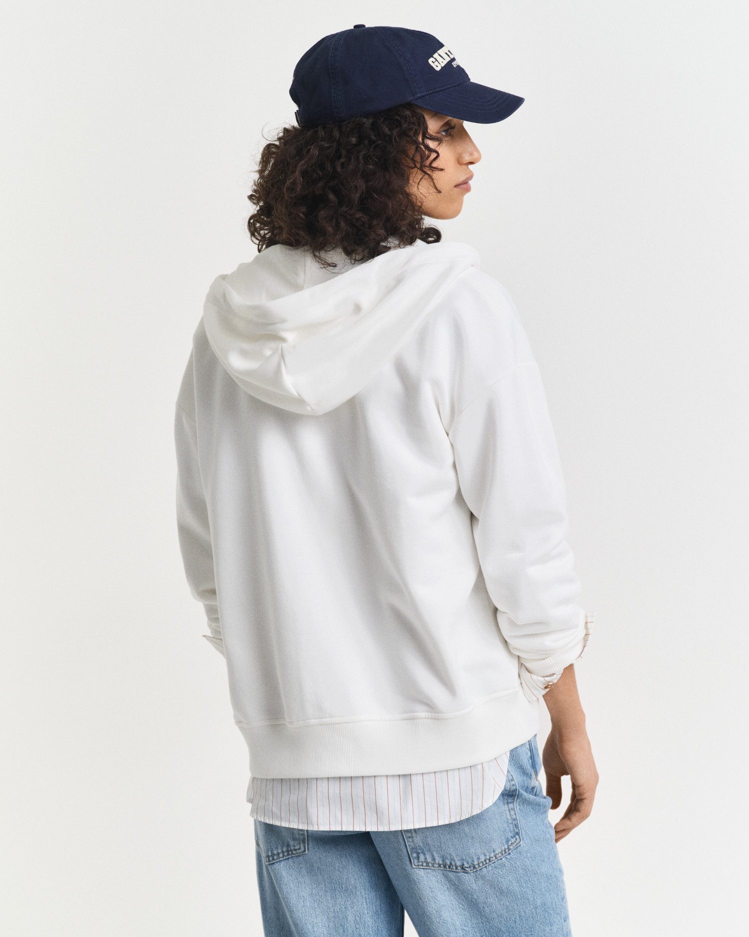 Gant Kapuzensweatjacke SHIELD ZIP HOODIE Grafische GANT-Stickerei auf der Brust