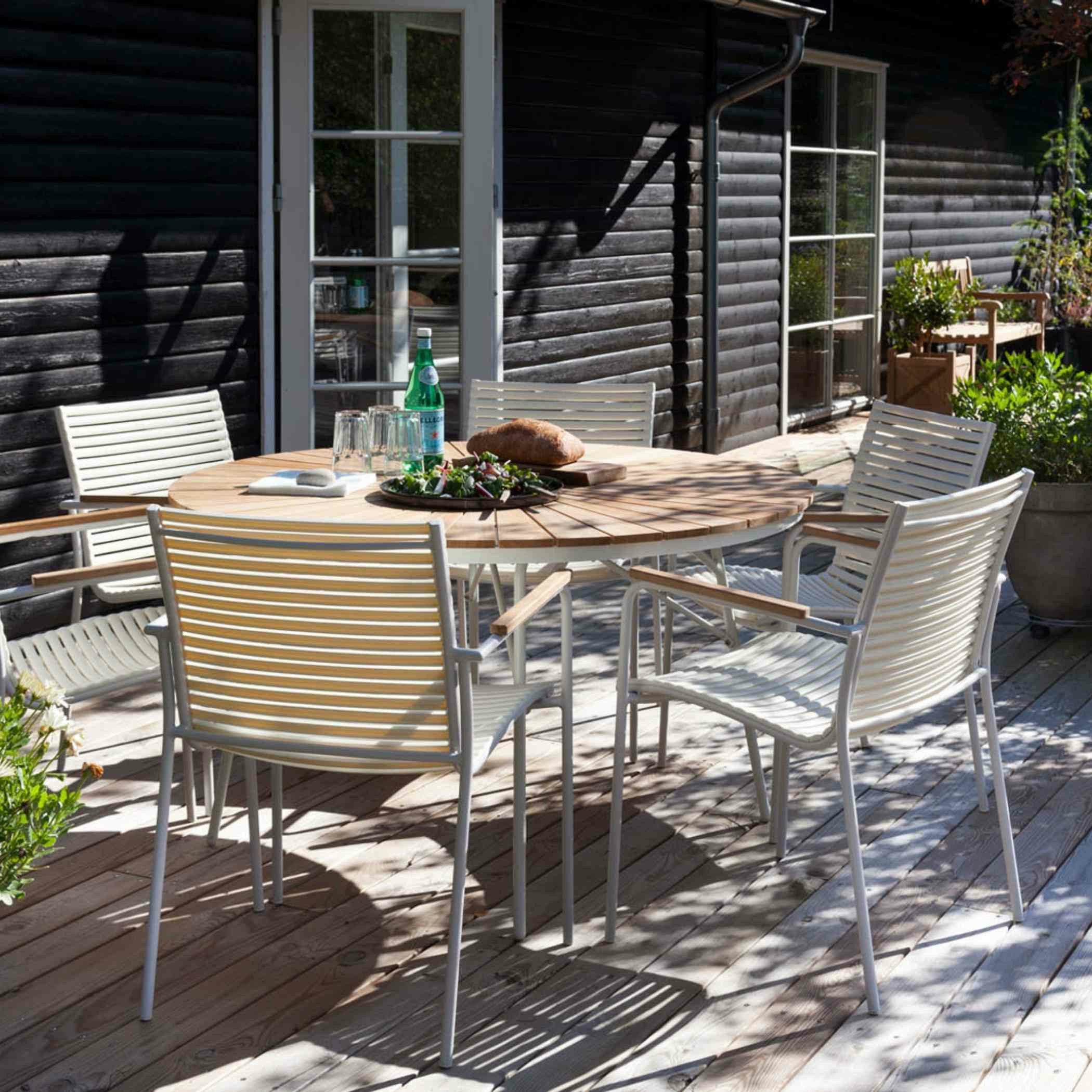Cinas Gartenstuhl Mood Classic, Wasserresistent, warmes Holzfinish, standfeste Konstruktion