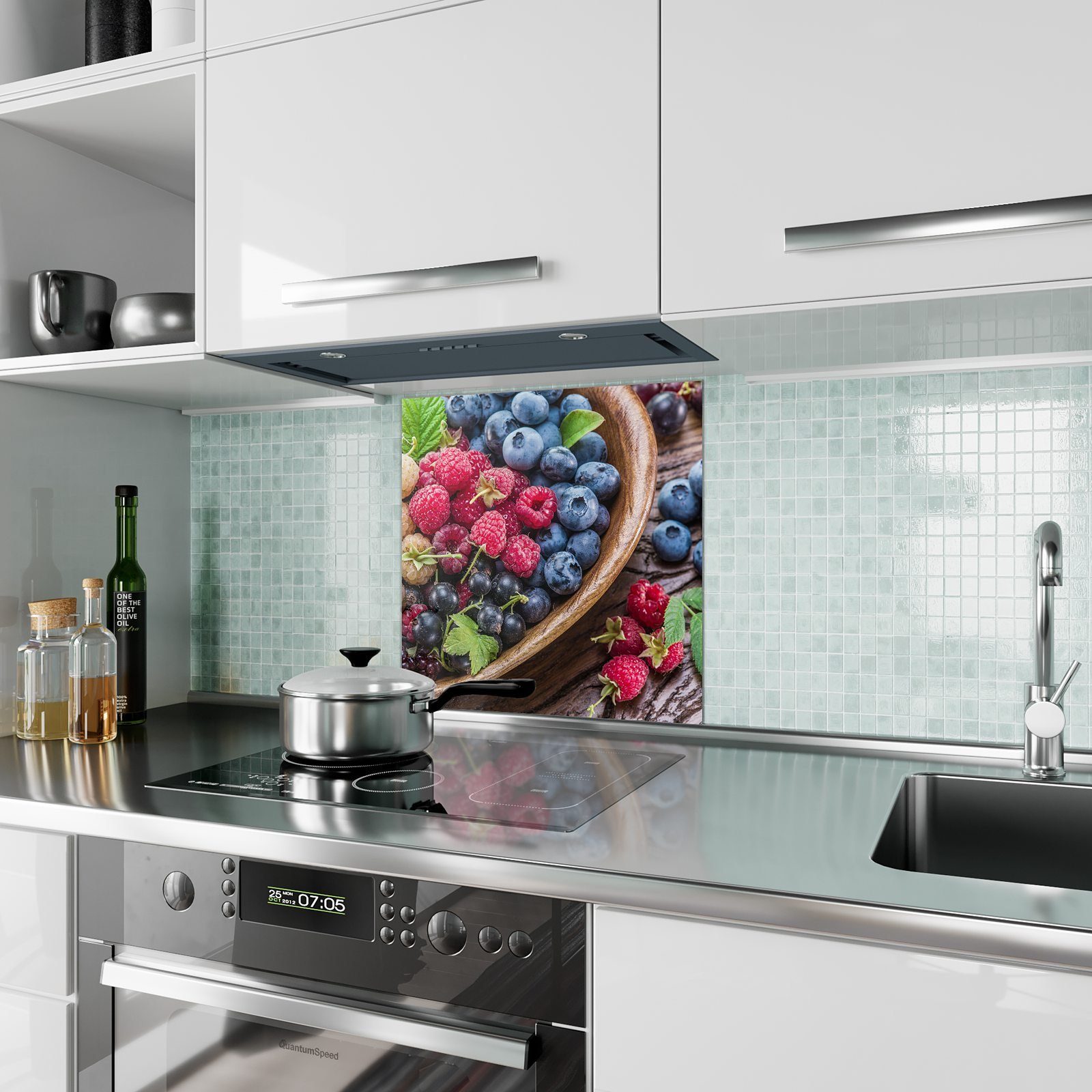 Motiv Primedeco Spritzschutz Küchenrückwand Beeren mit Glas in Holzschüssel Küchenrückwand