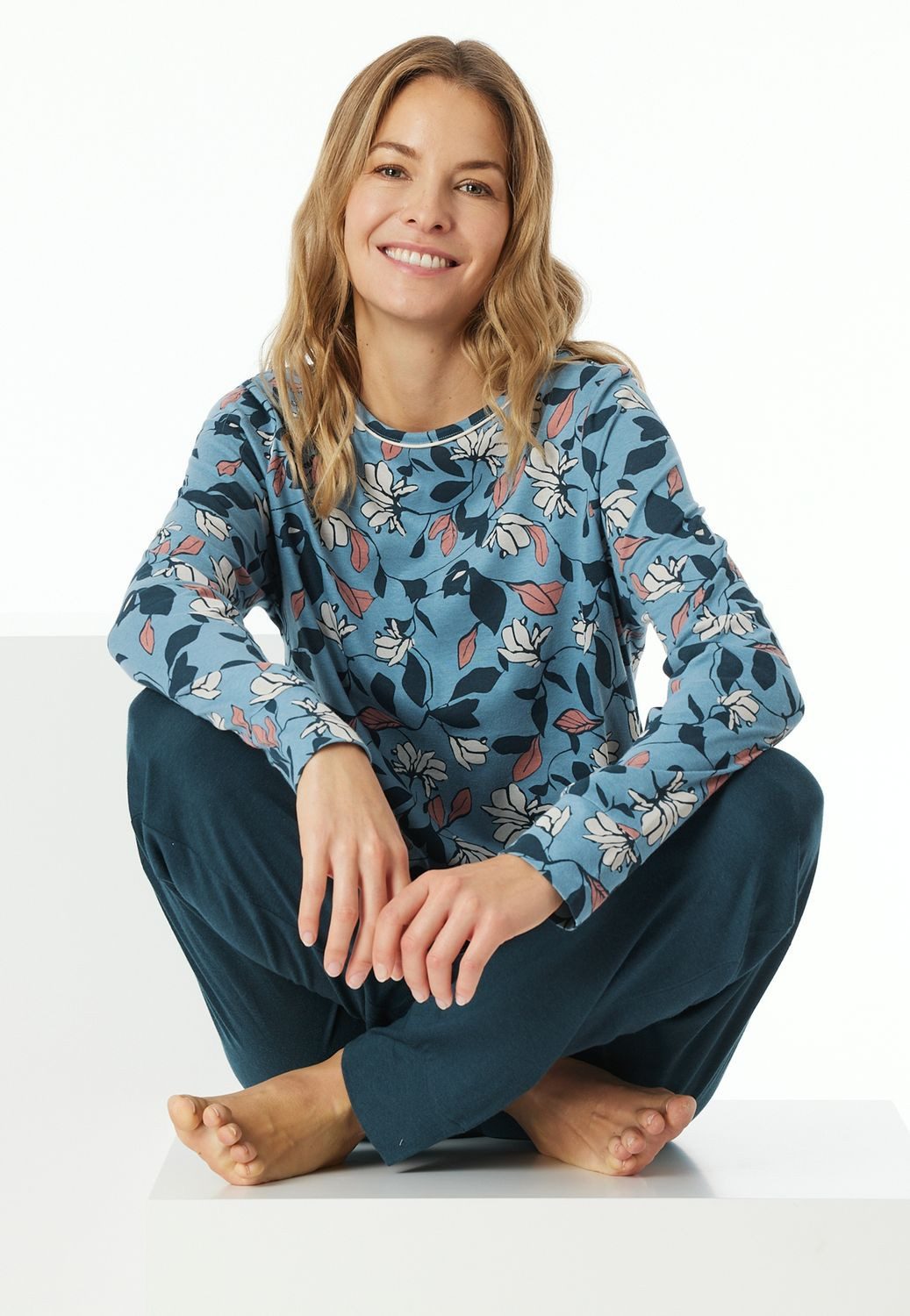 Schiesser Schlafanzug Comfort Nightwear (1 tlg) lang, Rundhals-Ausschnitt, Blumen, florales Muster