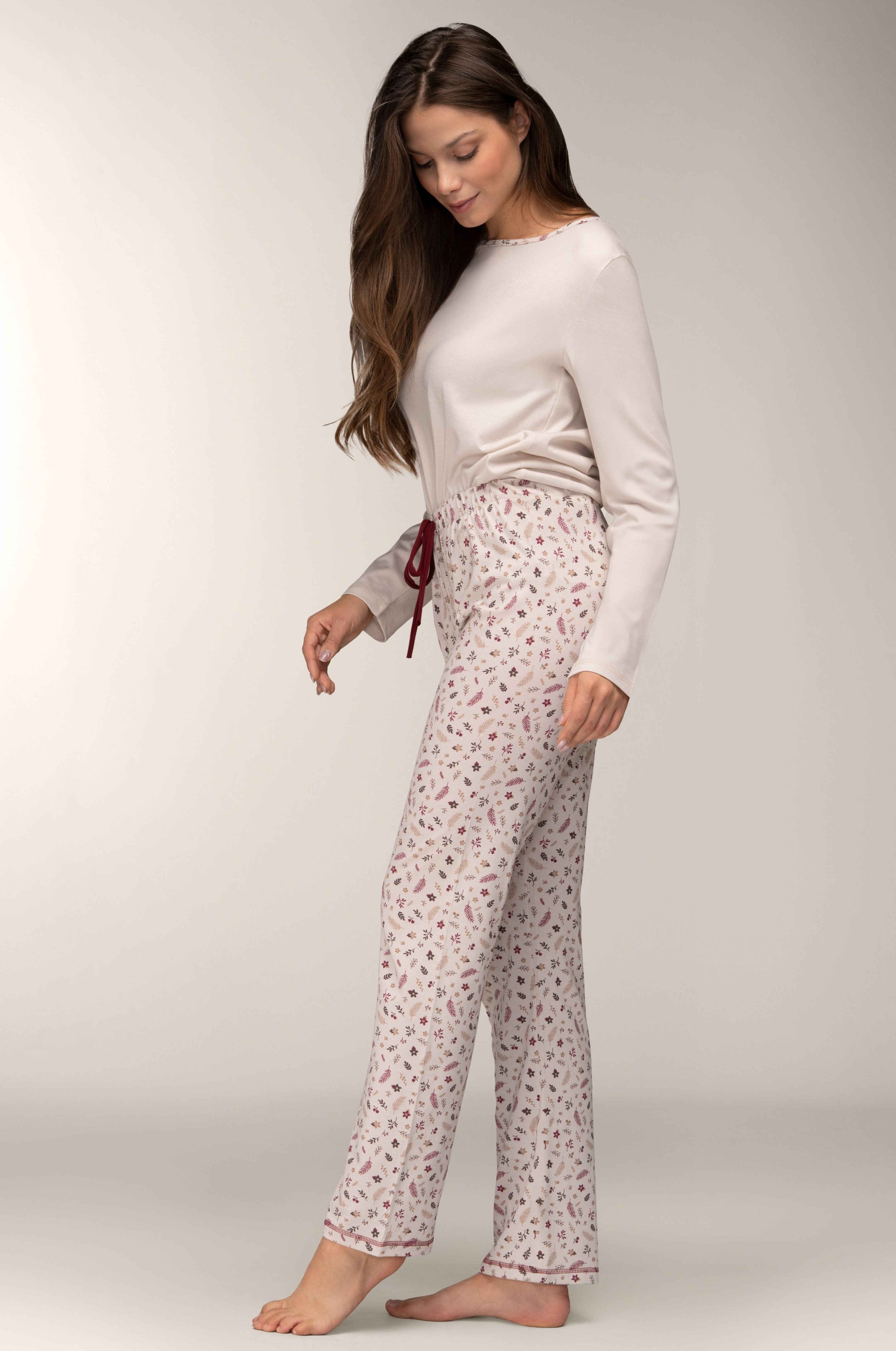 Mademoiselle Sommeil Pyjama Damen Schlafanzug mit Creme Langarmshirt & florale Hose 100% Baumwolle, Rundhals, hergestellt in Polen
