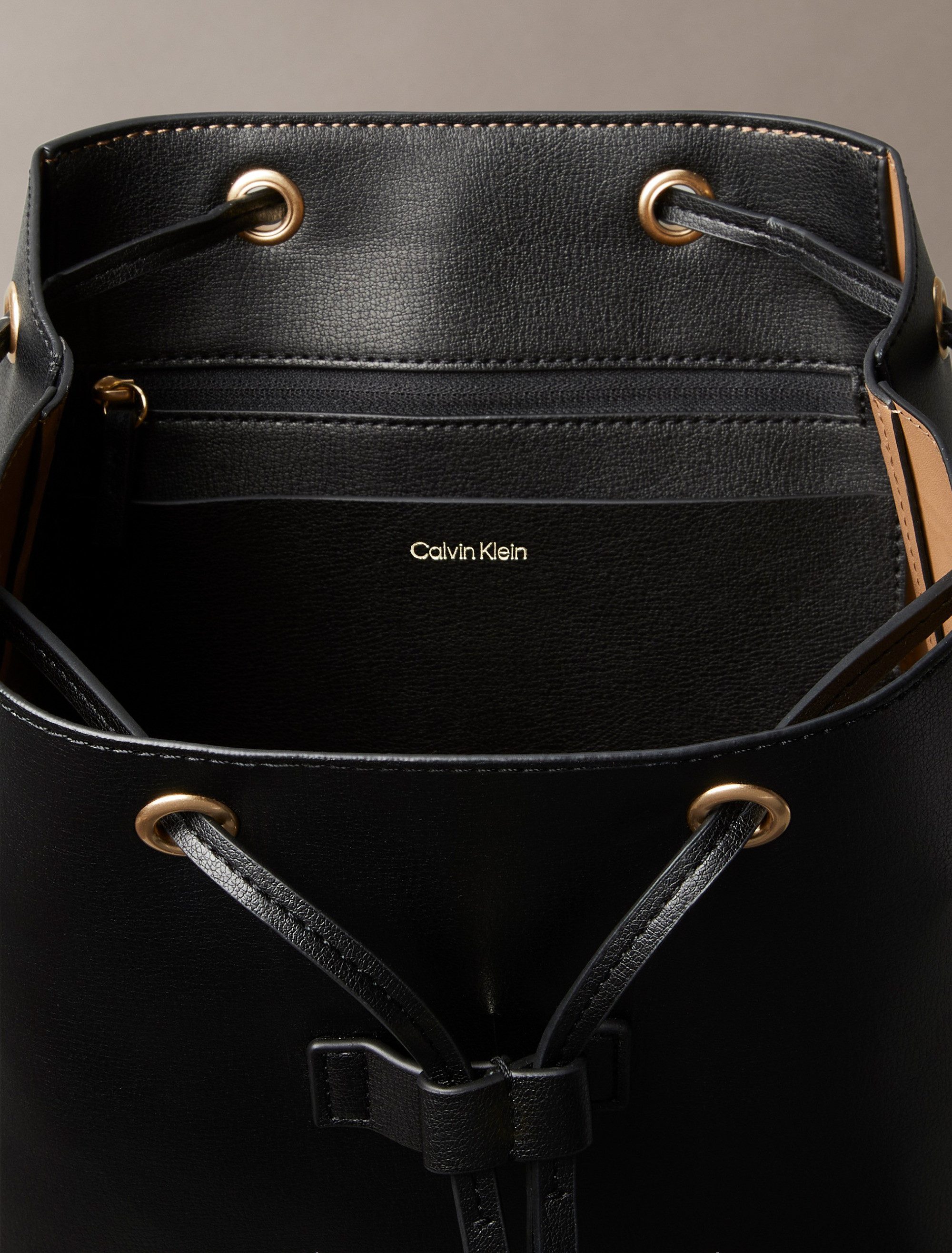 Calvin Klein Cityrucksack FOIL LOGO FLAP günstig online kaufen