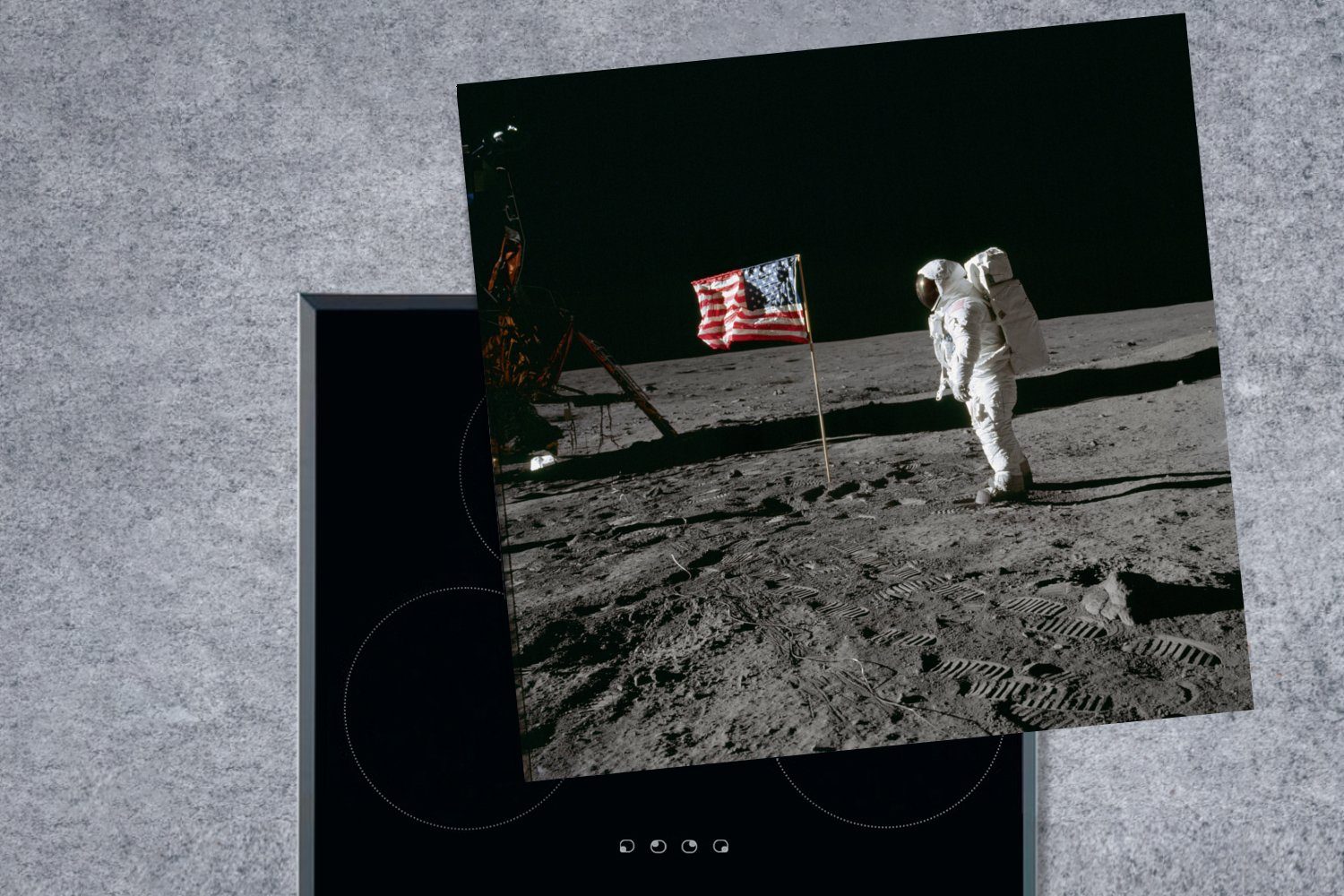 Ceranfeldabdeckung, (1 Herdblende-/Abdeckplatte tlg), Flagge, küche MuchoWow Astronaut für 78x78 Arbeitsplatte - Vinyl, - cm, Mond
