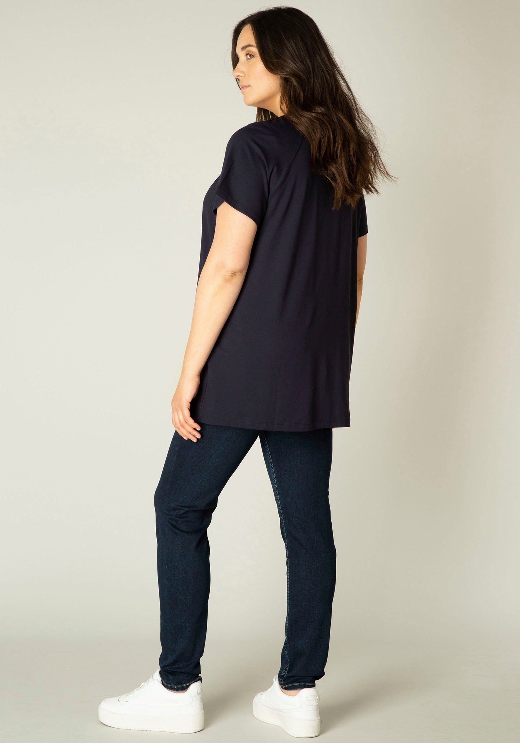 Base Level Curvy blue T-Shirt dark Yokia In navy Baumwoll-Mischqualität formstabiler