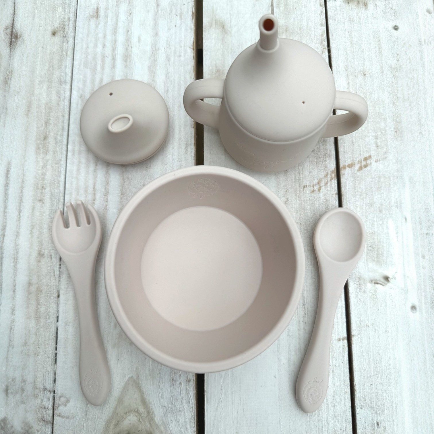 Zayno Kindergeschirr-Set Silikon-Geschirrset für Babys "Tischlein Deck Dich" in Muschelbeige (6-tlg), 1 Personen, Silikon, BPA-frei und LFGB-konform