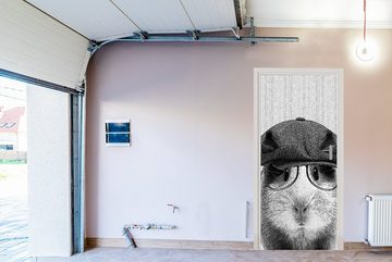 MuchoWow Türtapete Meerschweinchen - Baskenmütze - Brille - Hipster, Matt, bedruckt, (1 St), Fototapete für Tür, Türaufkleber, 75x205 cm