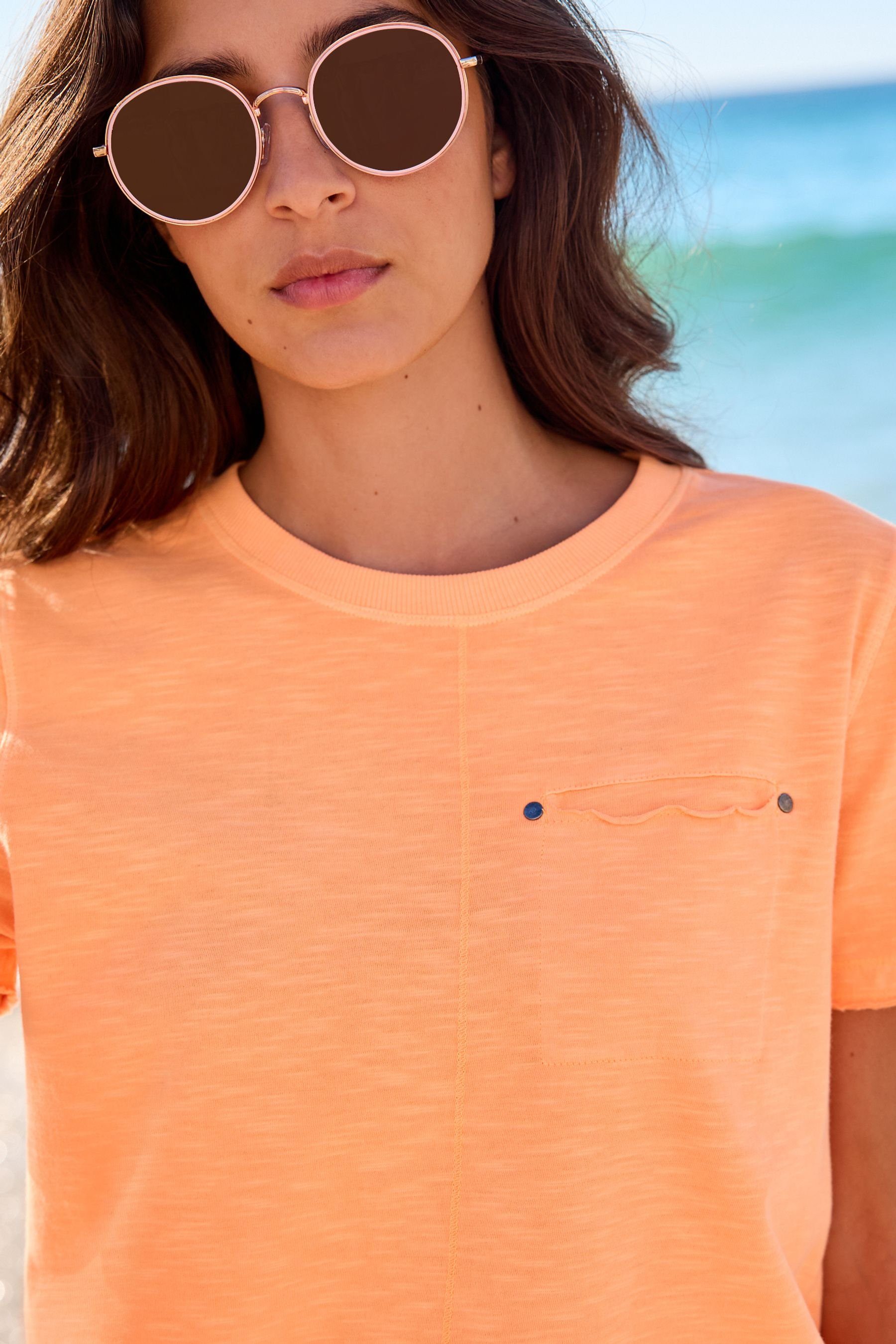 und T-Shirt T-Shirt Bright Next (1-tlg) mit Orange Tasche Rundhalsausschnitt