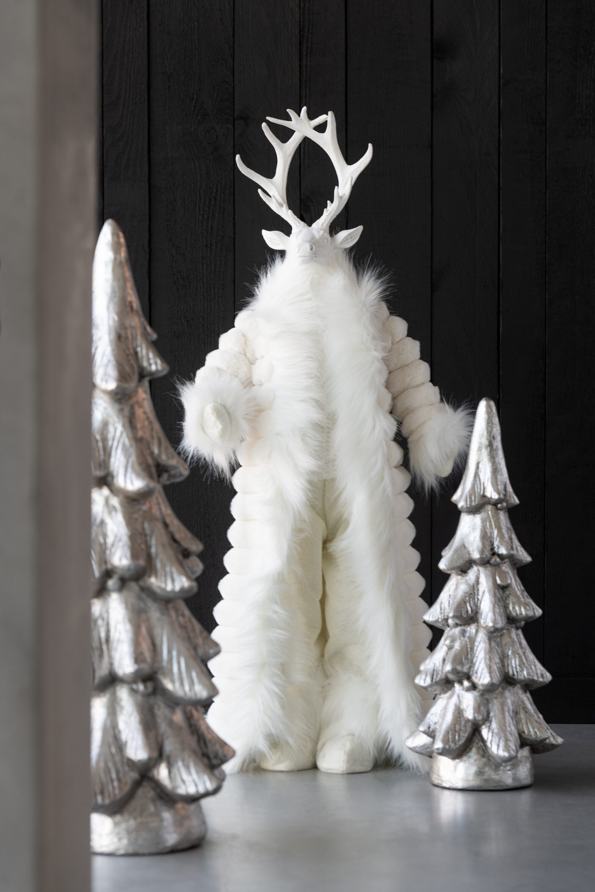 MF Tierfigur Dekofigur Hirsch Stehend mit Mantel Weiß 76cm oder 92cm Winterdeko