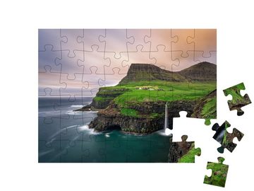 puzzleYOU Puzzle Im Fluss: fantastischer Wasserfall von Gasadalur, 48 Puzzleteile, puzzleYOU-Kollektionen Natur, Inseln, Dänemark, Landschaft