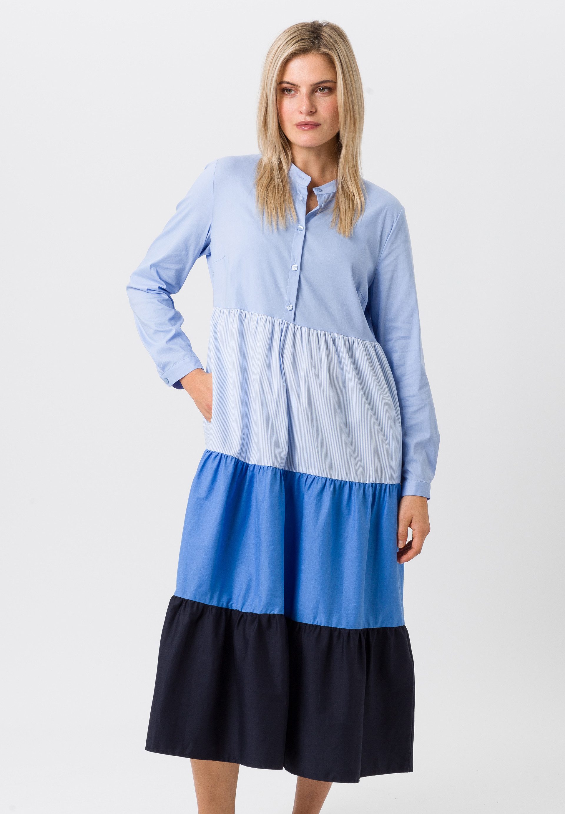 Sommerkleid mit abgestuften Partien