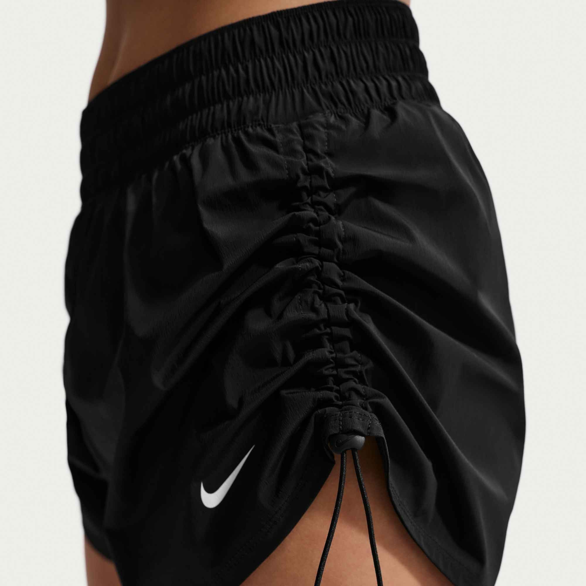 Nike Trainingsshorts W NK ONE DF HR 5IN SHORT A mit Innenslip, aus Polyester und Elasthan
