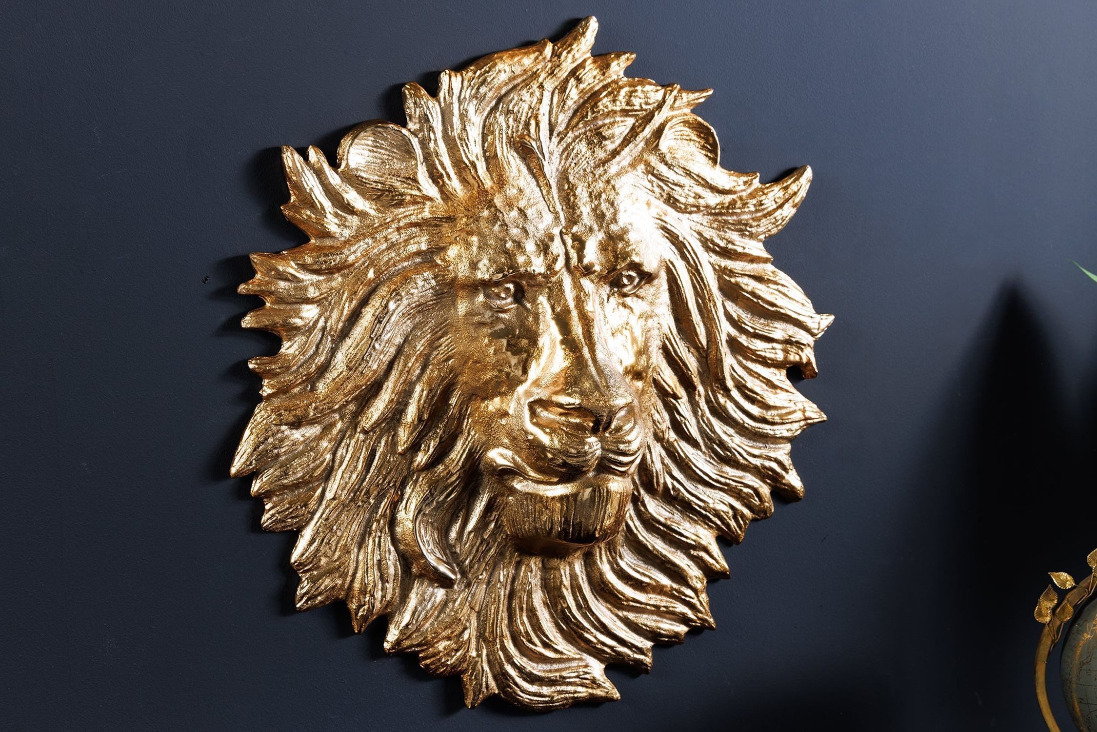 Licht-Erlebnisse Wanddekoobjekt TARIFA, Metall in Gold Löwenkopf H: 58 cm groß Handarbeit