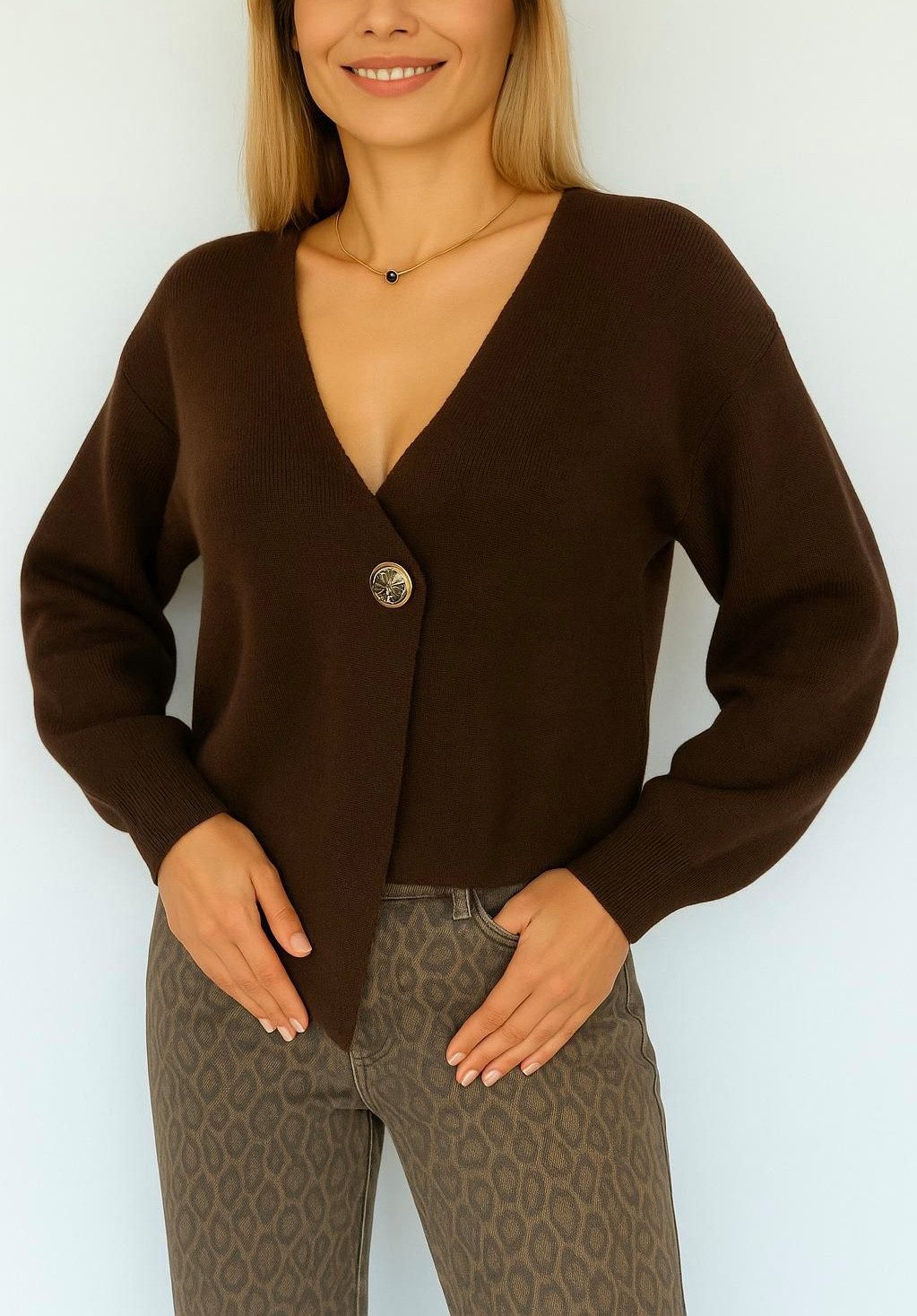 Worldclassca Cardigan WORLDCLASSCA Cardigan Strickjacke V-Ausschnitt Pulllover mit Knopf Neue Kollektion - Stilvolle und gemütliche Strickmode für Damen