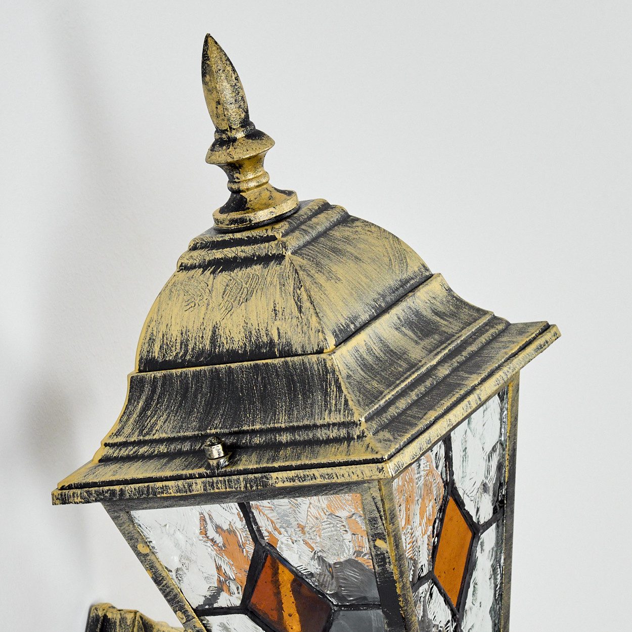 hofstein Außen-Wandleuchte Außenwandlampe mit Bewegungsmelder aus Metall/Glas, E27, IP44, Wandleuchte außen im Vintage/Antik-Design in Schwarz/Gold/Klar/Orange