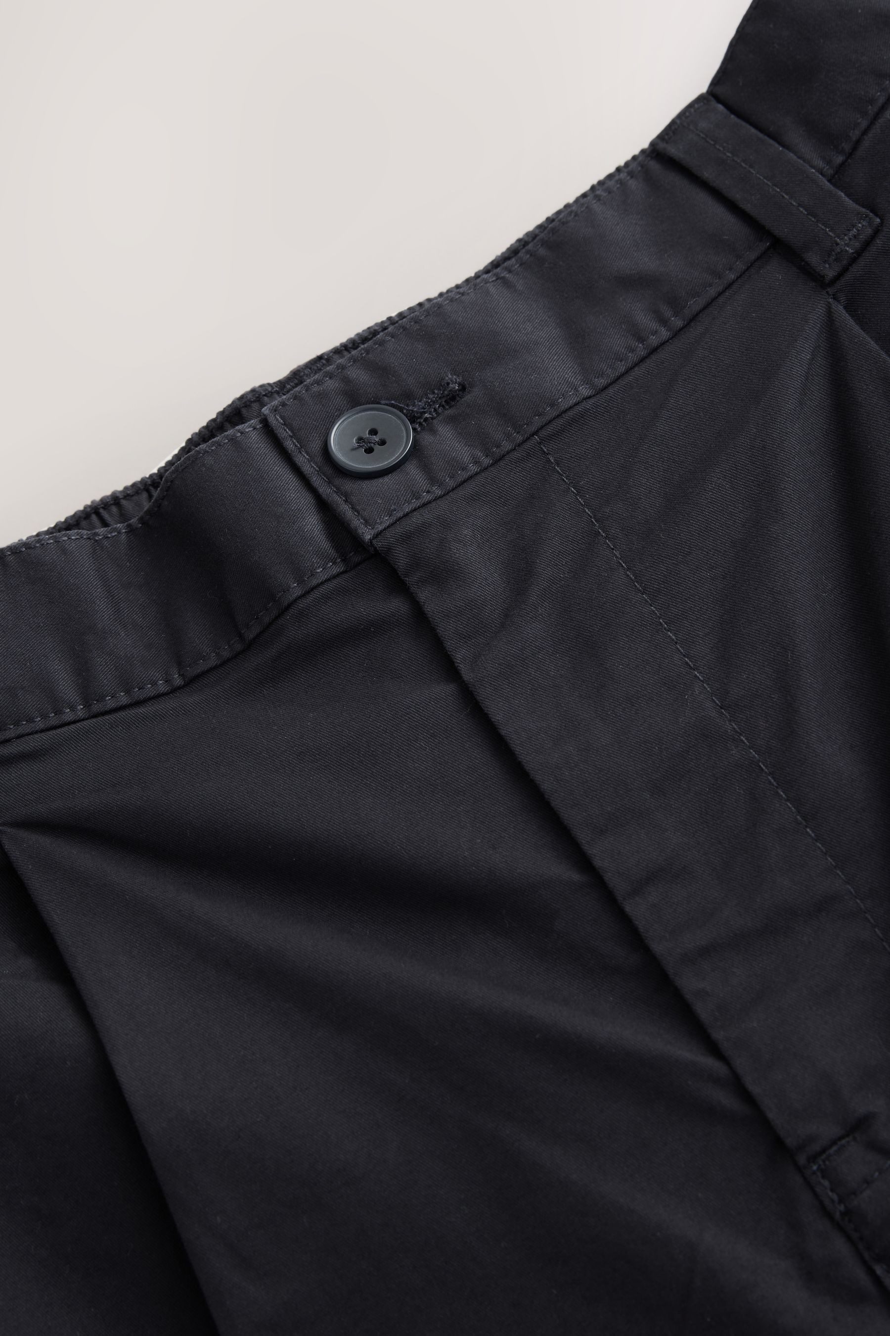 Next Chinohose Sommerliche Workwear-Chinohose mit Bundfalten günstig online kaufen