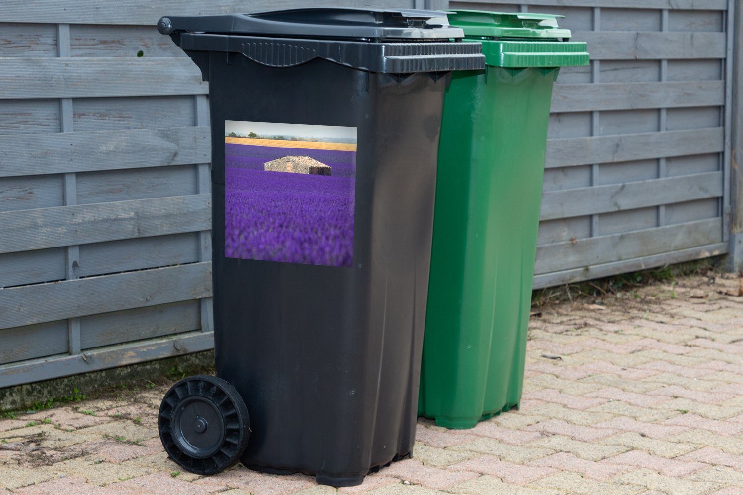 Mülleimer-aufkleber, einem mit Mülltonne, MuchoWow St), Großes Lavendelfeld in Haus kleinen Abfalbehälter Container, Sticker, der Wandsticker Mitte (1
