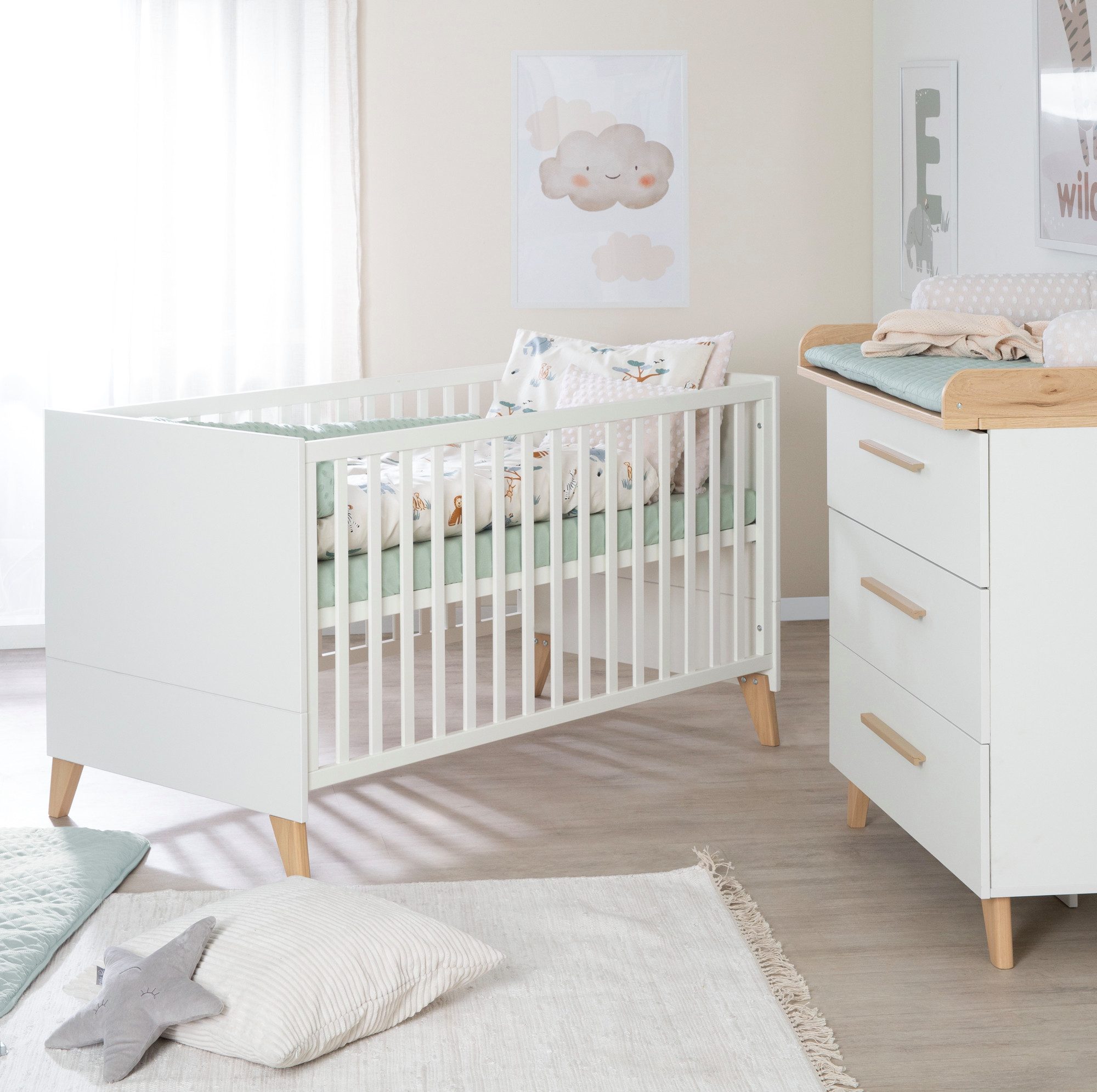 roba® Babybett Leon - Babybett mit 3 Schlupfsprossen & 3-fach höhenverstellbar, Höhenverstellbar - Schlupfsprossen - Umbaubar zum Juniorbett
