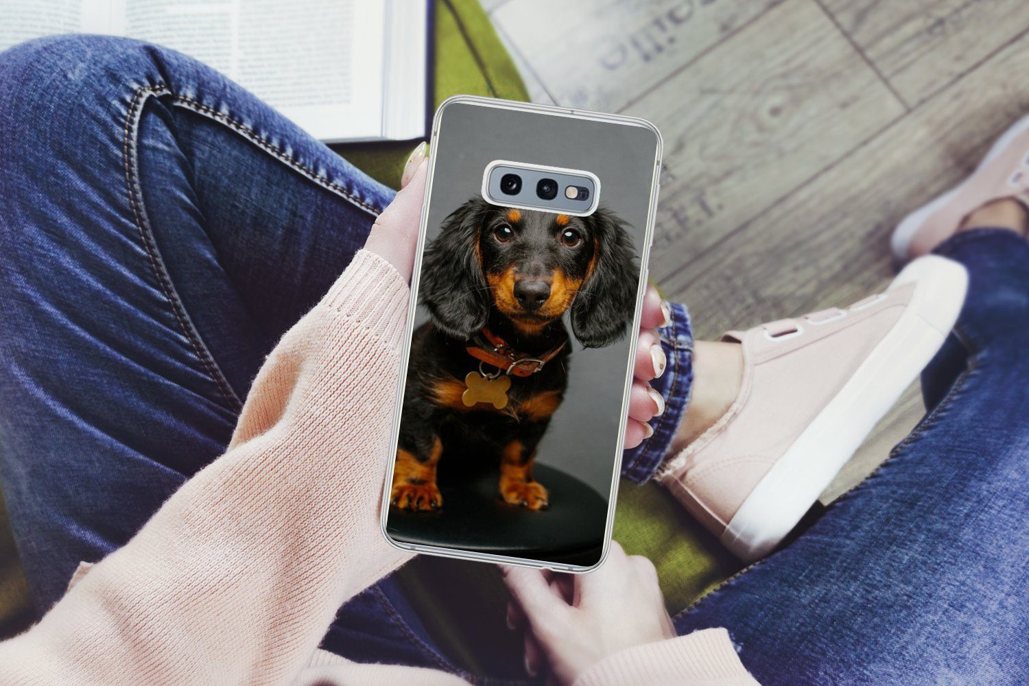MuchoWow Handyhülle für Samsung Galaxy S10e Studiofoto eines Dackelwelpen, Phone Case, Silikon, Schutzhülle Dünn