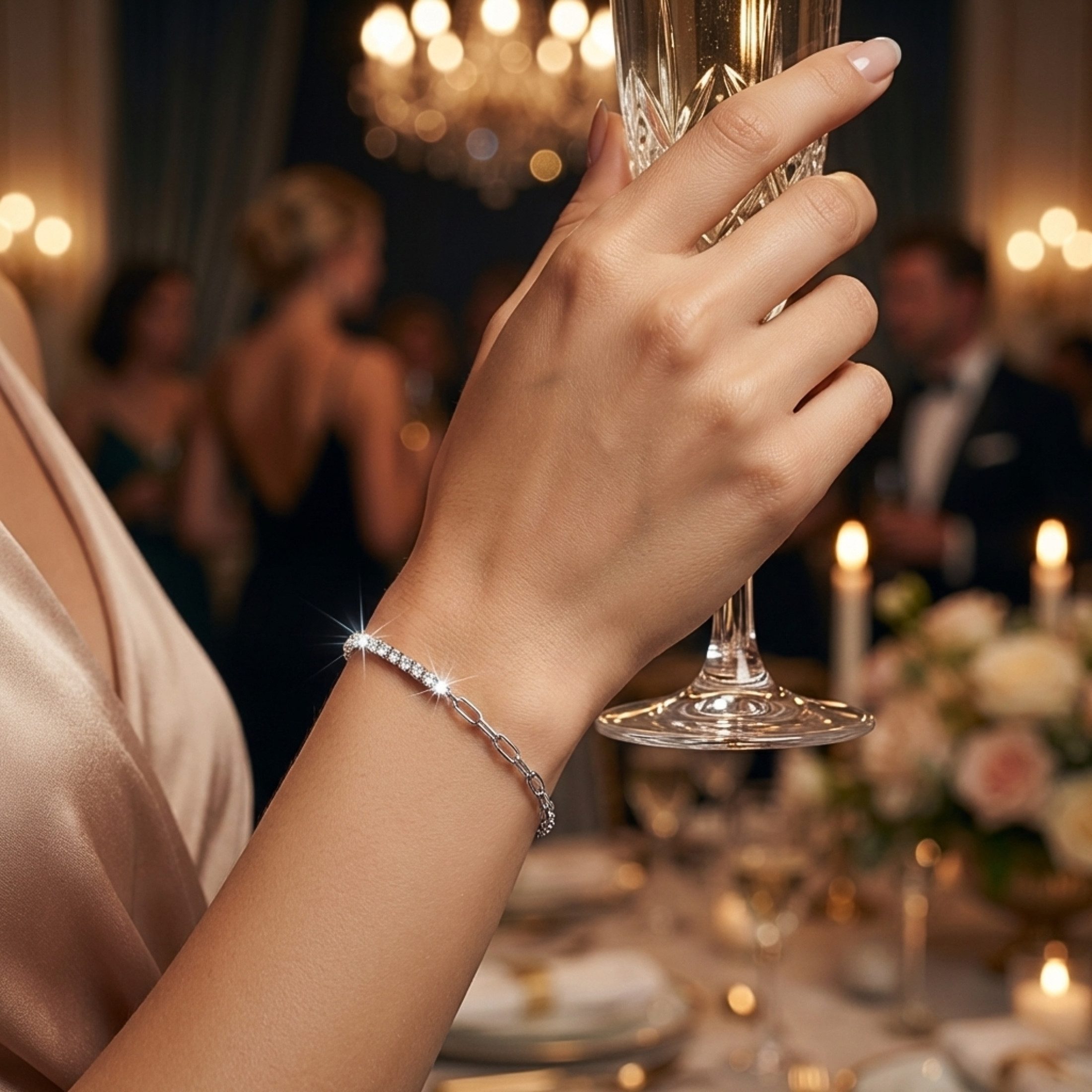 UNIQAL.de Silberarmband Damen 925 Sterling Silber mit Diamant Moissanit 0,93 Karat – VALERIA (Silberarmband mit 31 Moissanit Steinen in klarer Linienform, 925 Sterling Silber Weißgold plattiert, inkl. Luxuriöse Schmuck Geschenkbox), Moissanit VVS1 Reinheit, GRA-Zertifikat, Armkette Geschenk für Damen