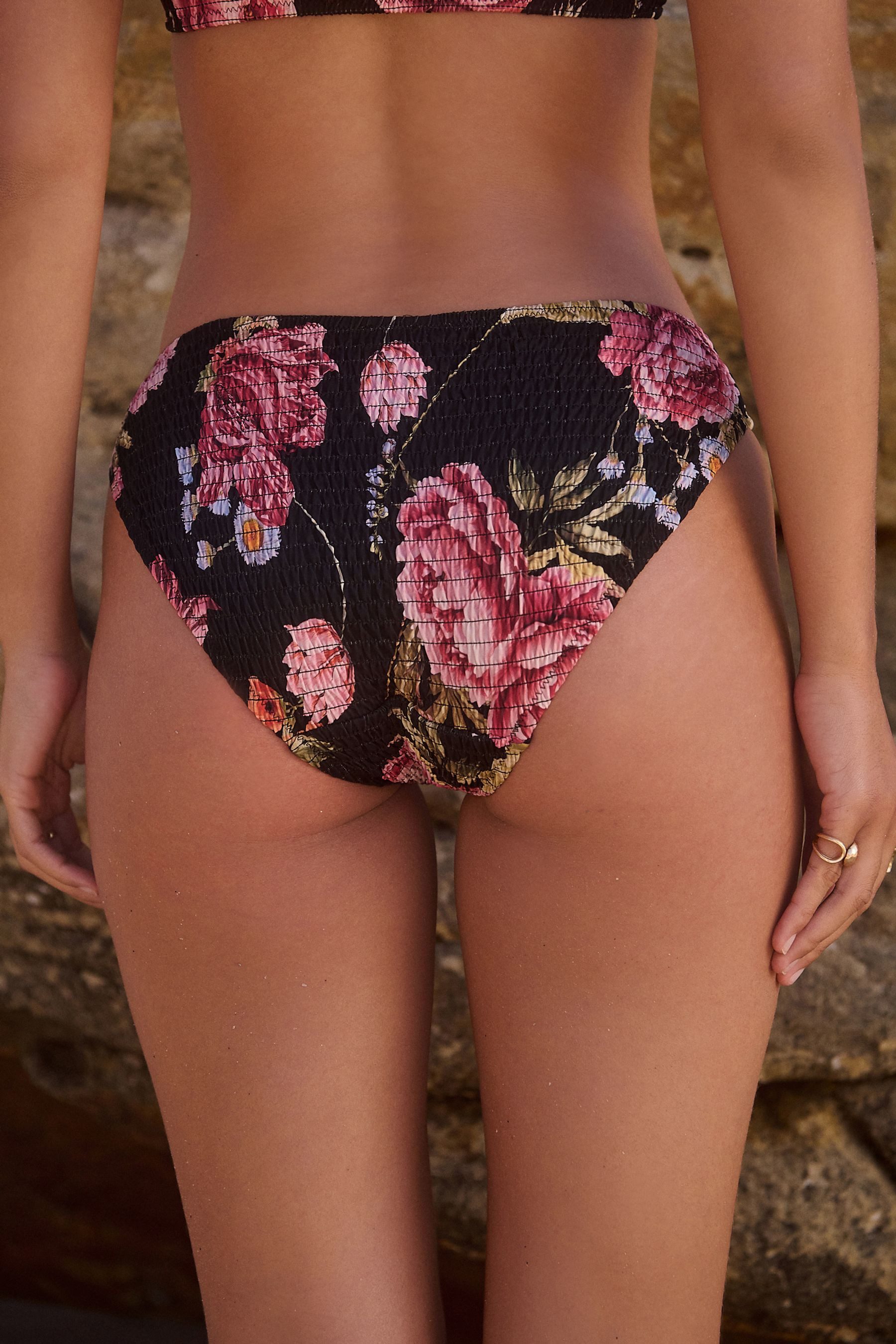 Next Bikini-Hose Gesmokte Brazilian-Bikinihose, hoher Beinschnitt günstig online kaufen